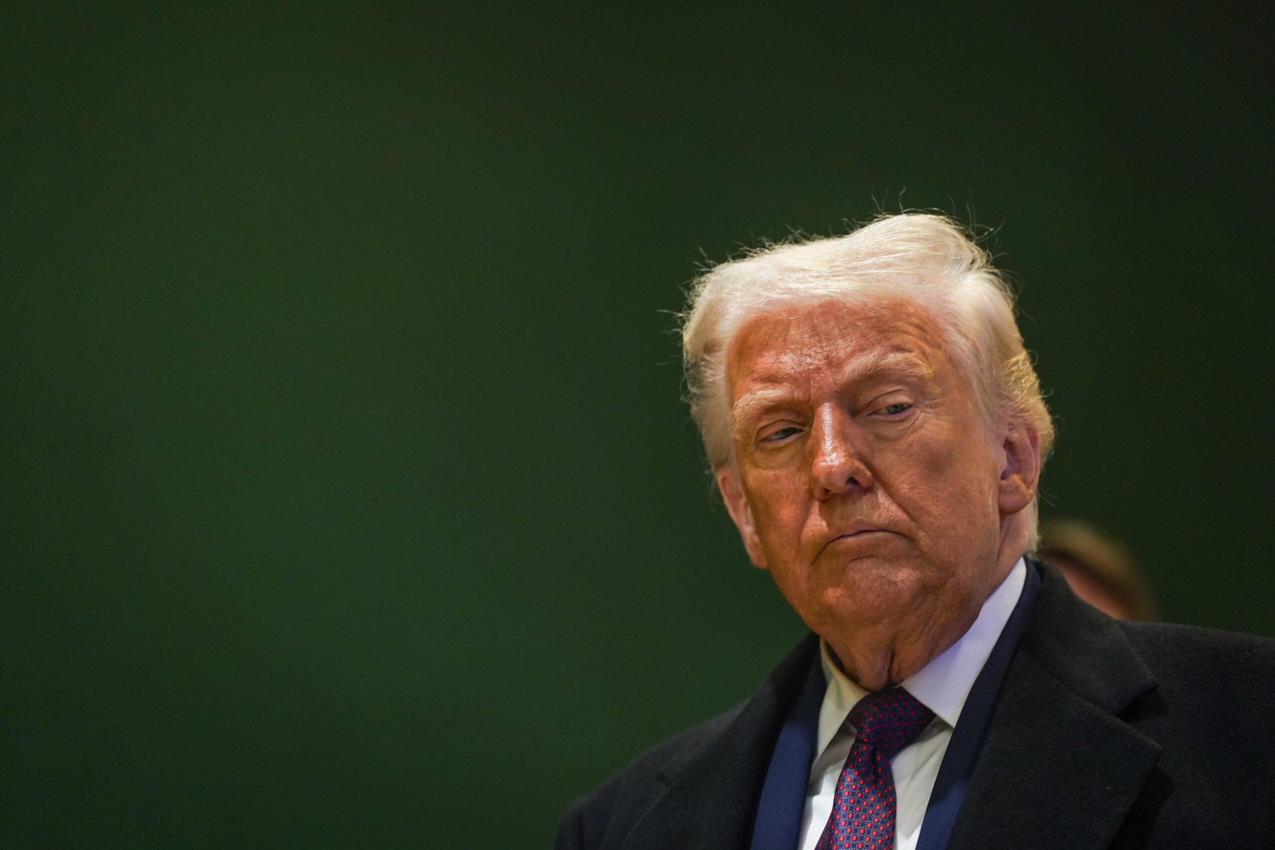Trump, Hark Adası'ndaki Askeri Hedeflerin Yok Edildiğini Açıkladı