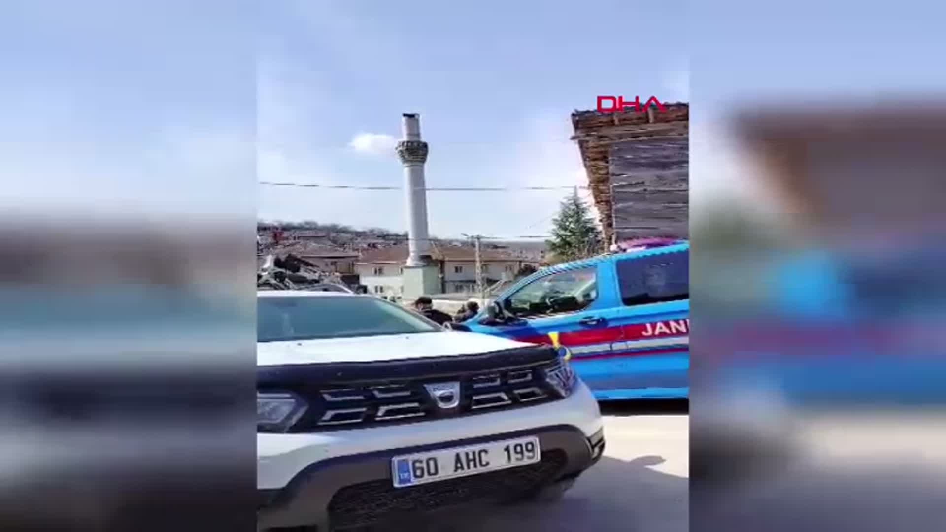 Tokat'taki Minare Deprem Sonrasında Kontrollü Olarak Yıkıldı