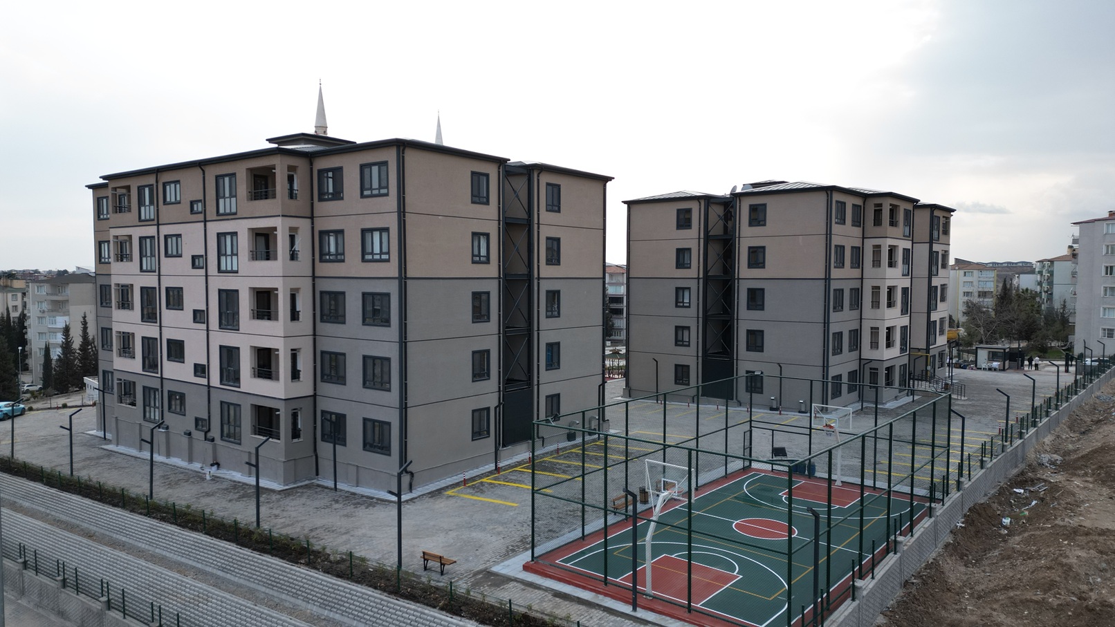 İş Bankası, Adıyaman'daki Lojmanları Çalışanlarına Teslim Etti