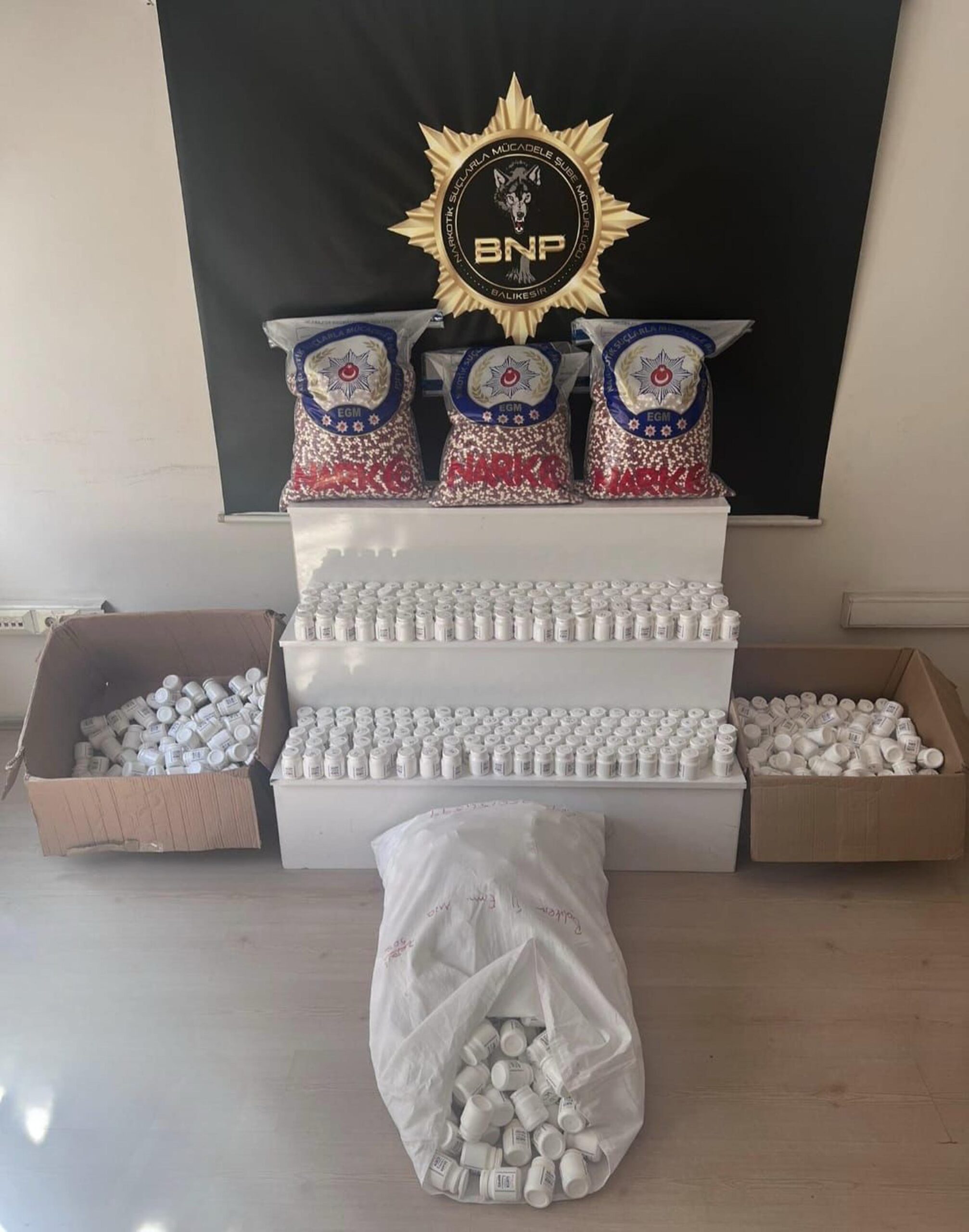 Balıkesir'de 52 Bin 959 Sentetik Hap Ele Geçirildi; İki Kişi Tutuklandı