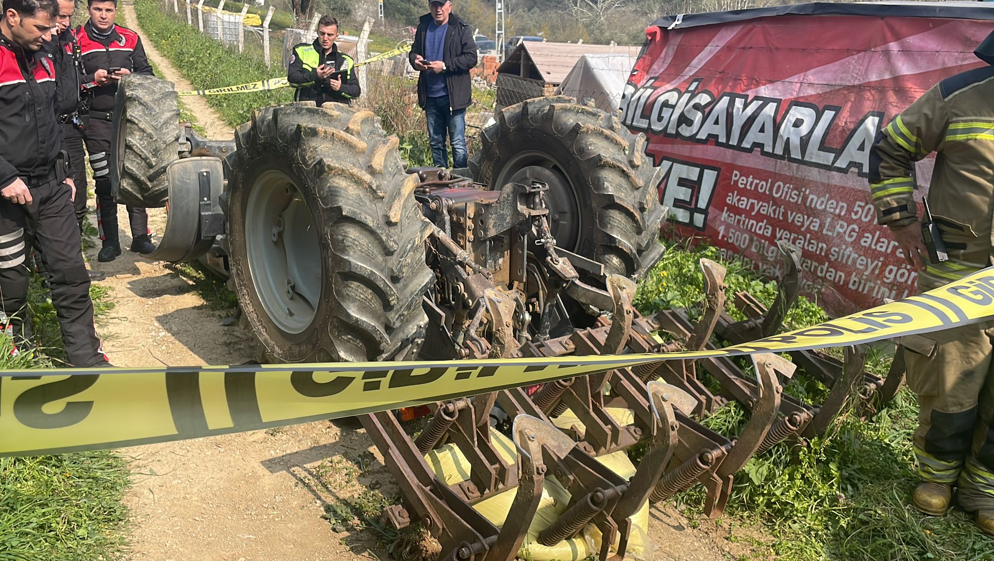 Traktör Devrildi: 65 Yaşındaki Sürücü Hayatını Kaybetti