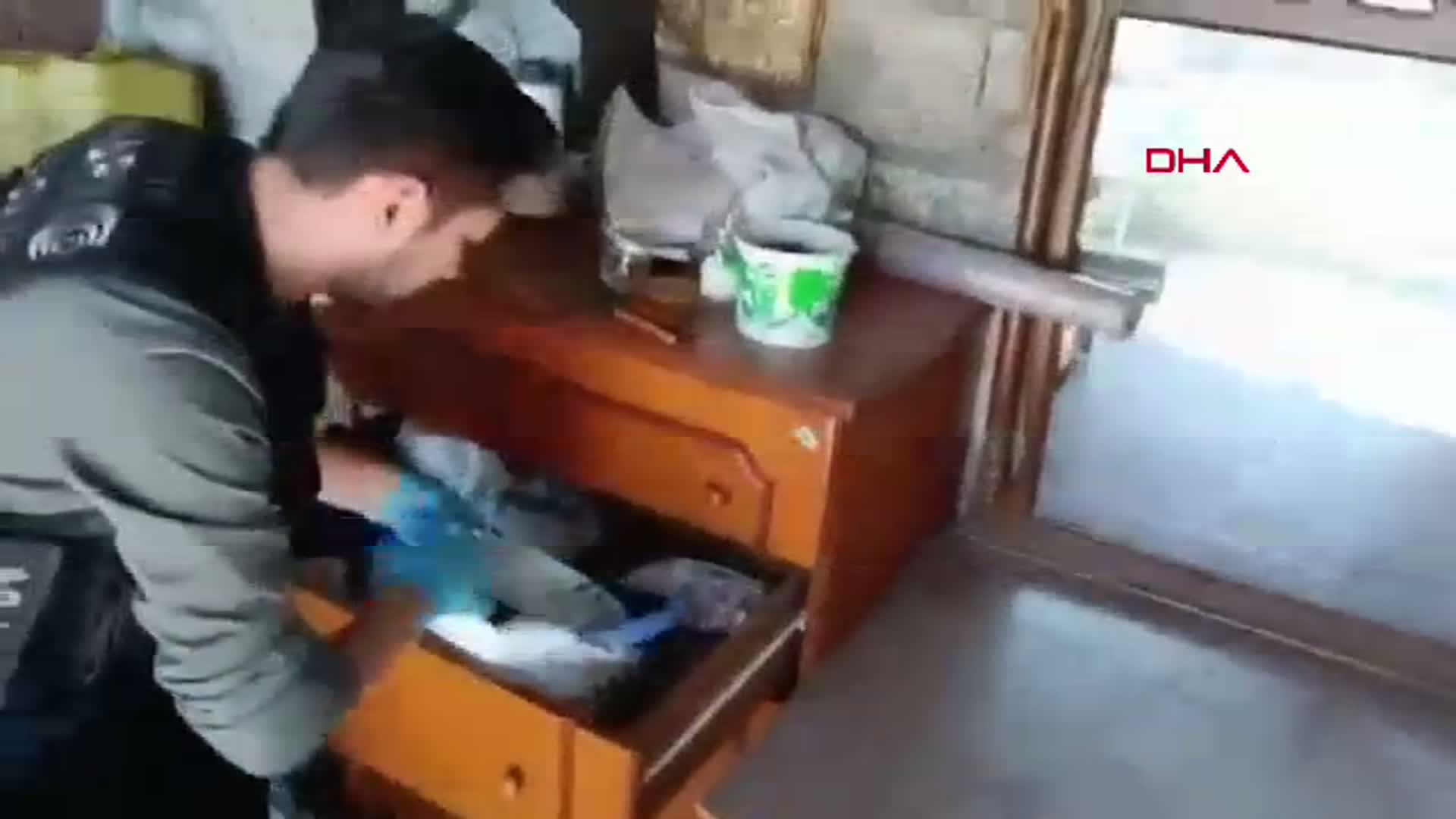 Adana'da Uyuşturucu Operasyonu: İki Şüpheli Tutuklandı