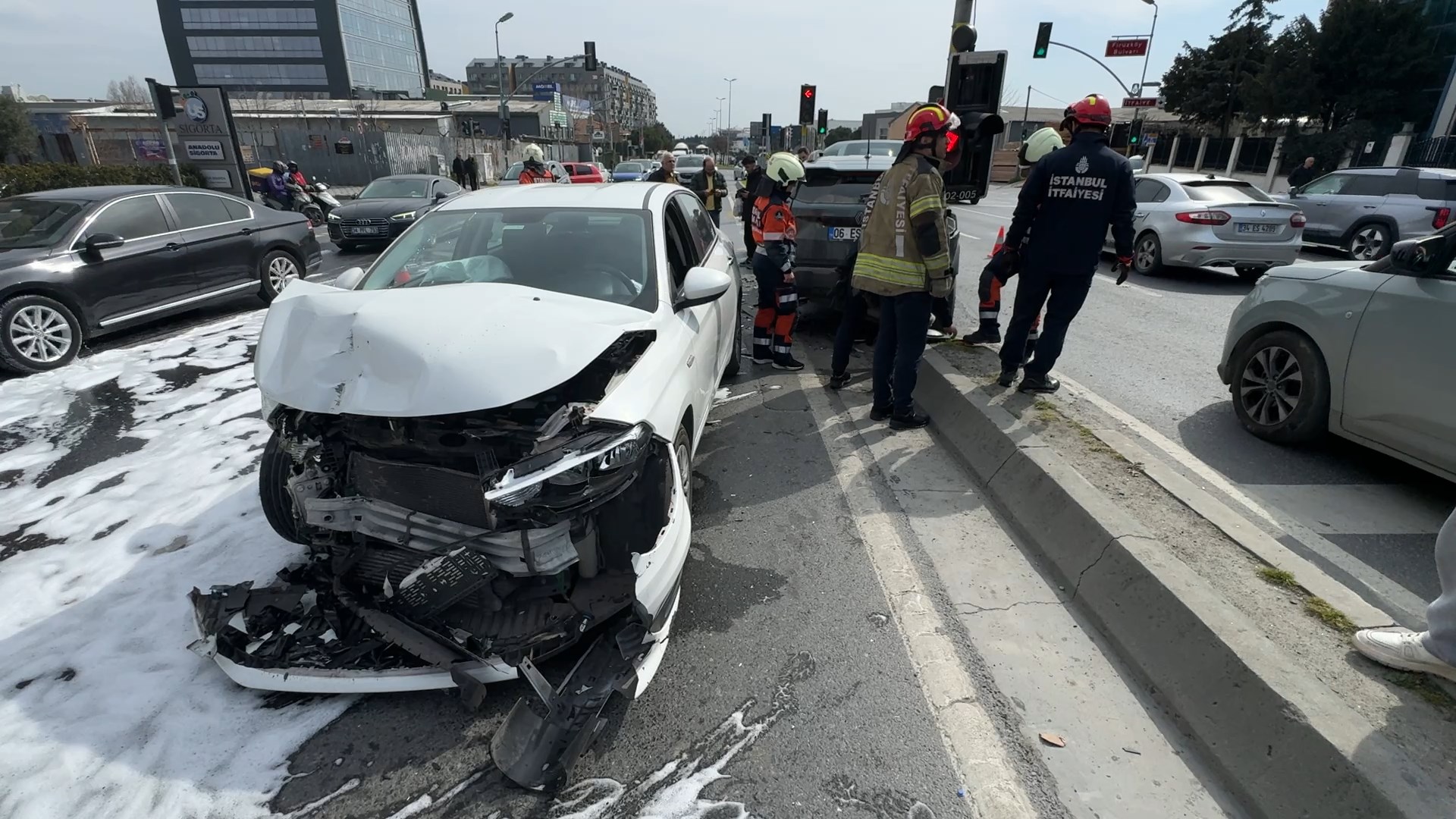 Avcılar'da Trafik Kazası: Sürücü Hafif Yaralandı
