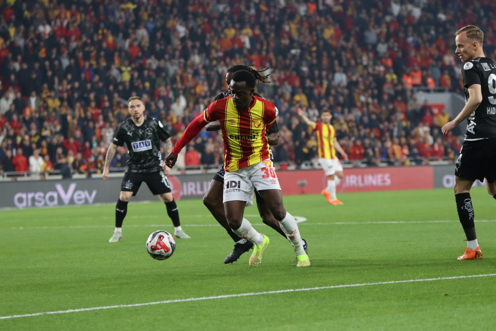 Göztepe, Son Dakika Üzüntüsüyle 2-2 Berabere Kaldı