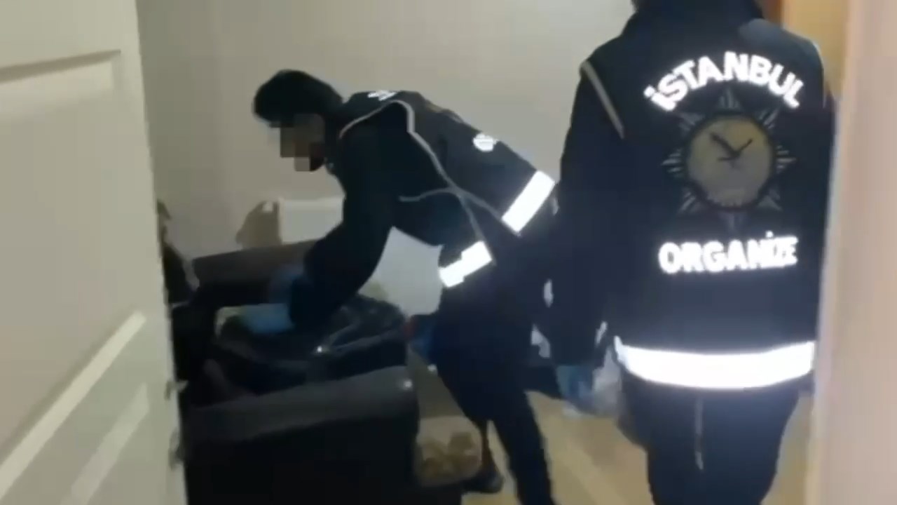 Pendik'te Silah Ticareti Yapan İki Şüpheli Yakalandı