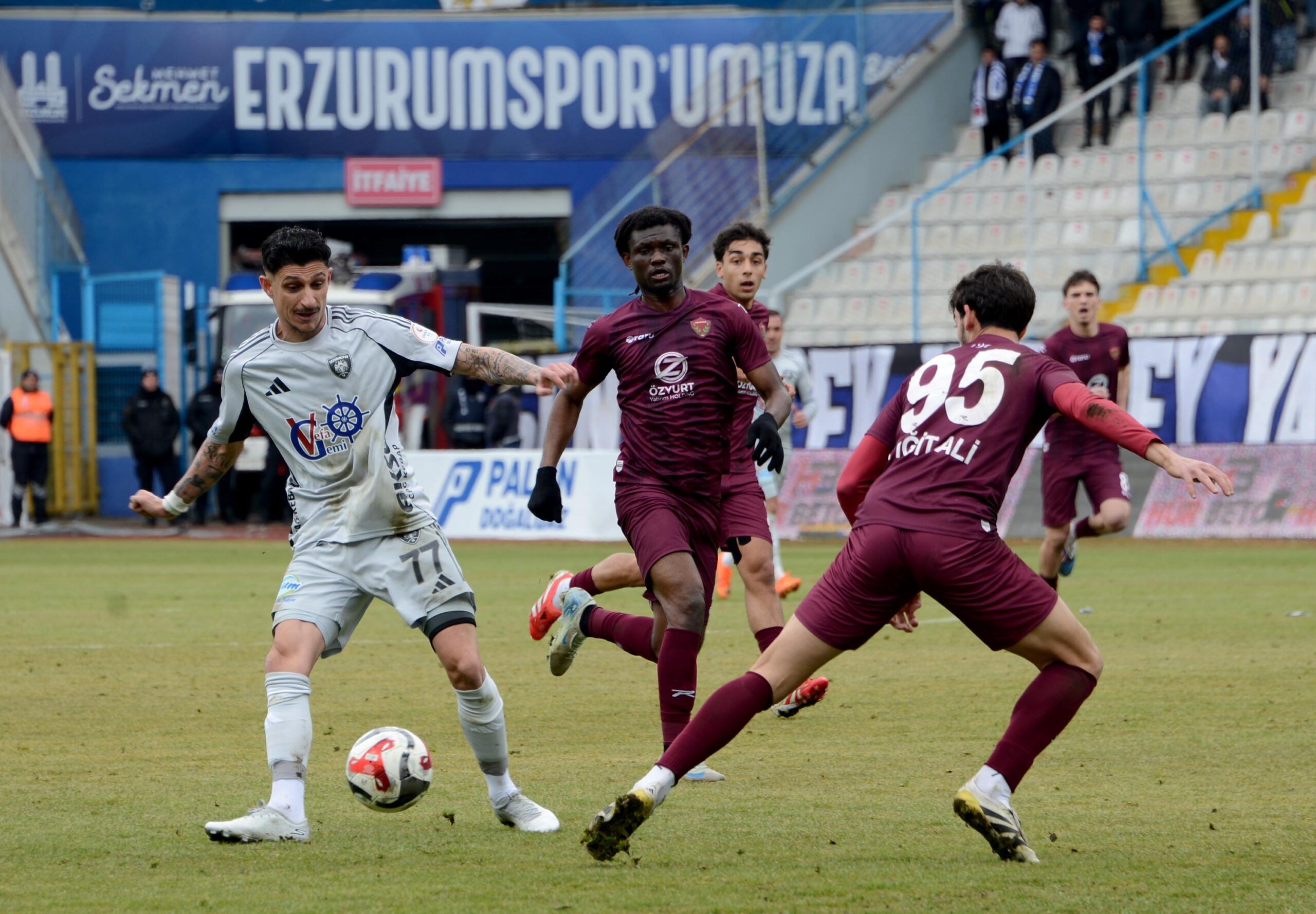 Erzurumspor FK, Atakaş Hatayspor'u 3-0 Mağlup Etti