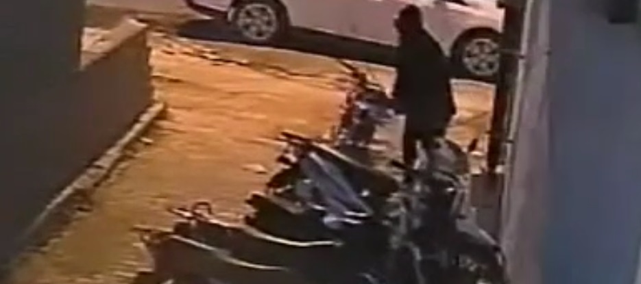 Son Taksitini Ödeyip Motosikletini Kaybetti: Hırsızlık Anı Güvenlik Kamerasında