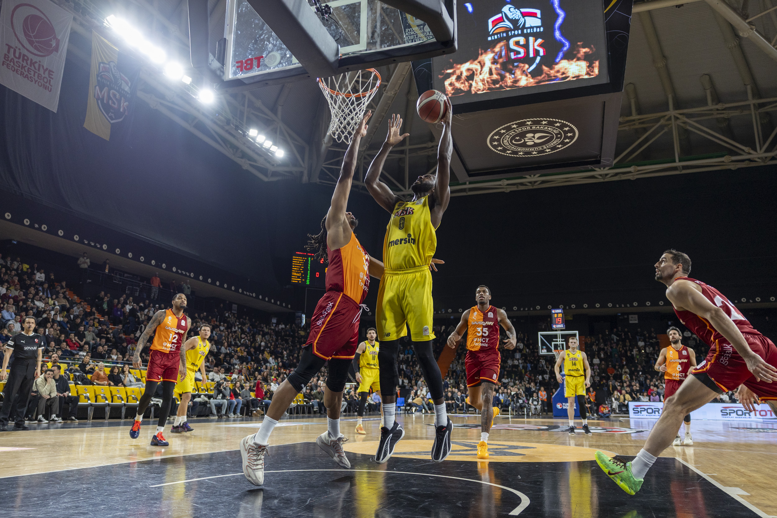Mersin Spor Galatasaray'ı Farklı Yendi: 114-76