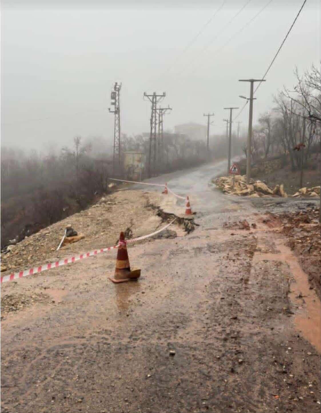 Diyarbakır'da Sağanak Yağış Sonrası Su Baskınları ve Yol Hasarları