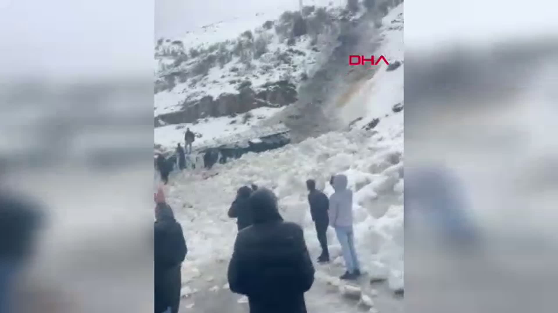 Şırnak'ta Çığ Düşmesi: TIR Şoförü Ağır Yaralandı