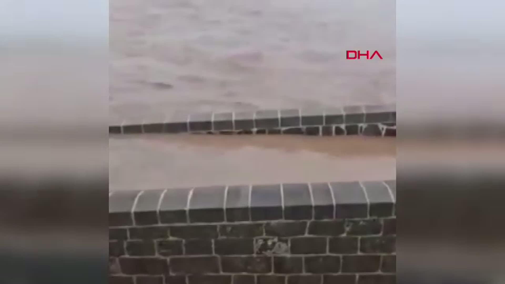 Diyarbakır'da Sağanak Yağışlar Tarım Arazilerini Tehdit Ediyor