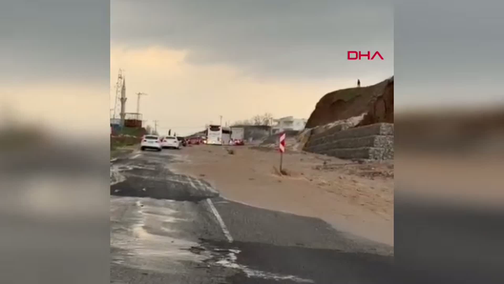 Batman'da Sel Nedeniyle Ulaşımda Aksamalar Yaşandı