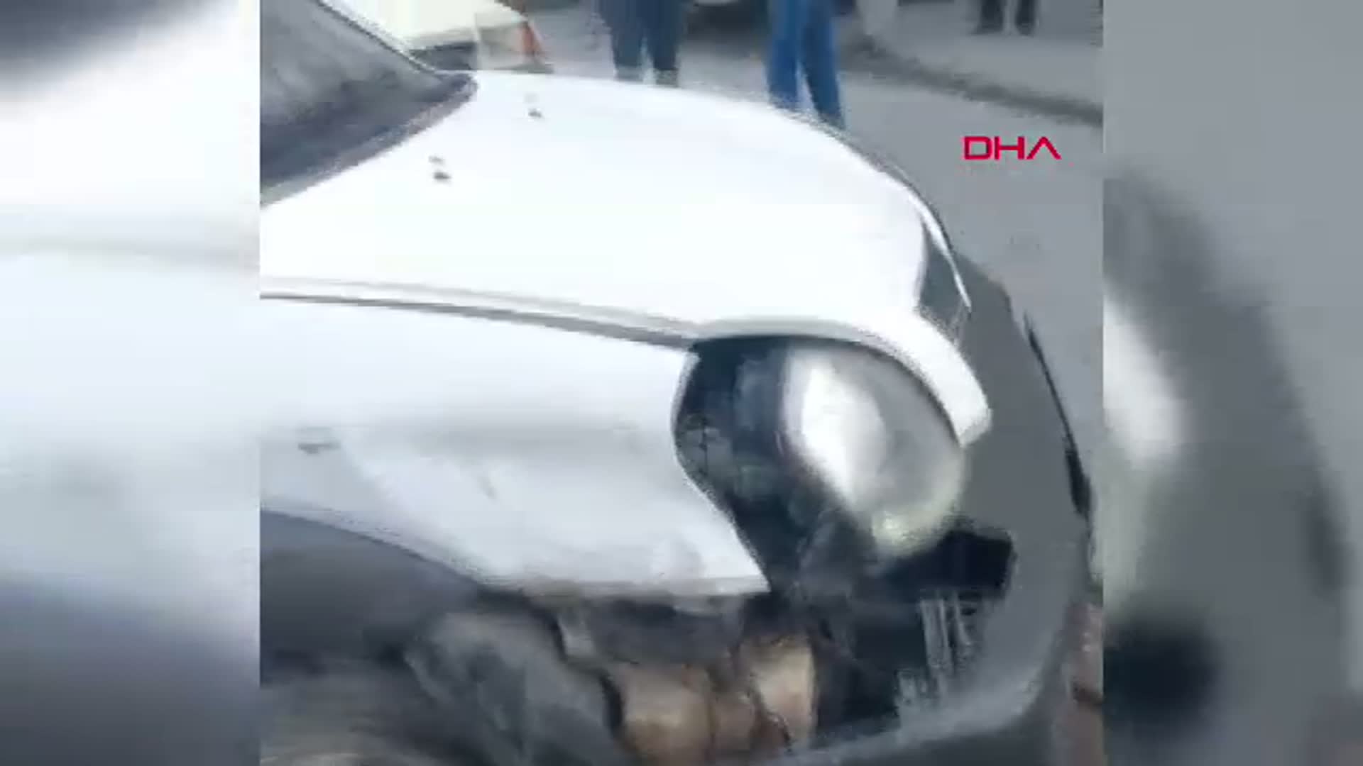 Ankara'da Otopark Çıkışında Fren Yerine Gaza Basan Sürücü 5 Araca Çarptı