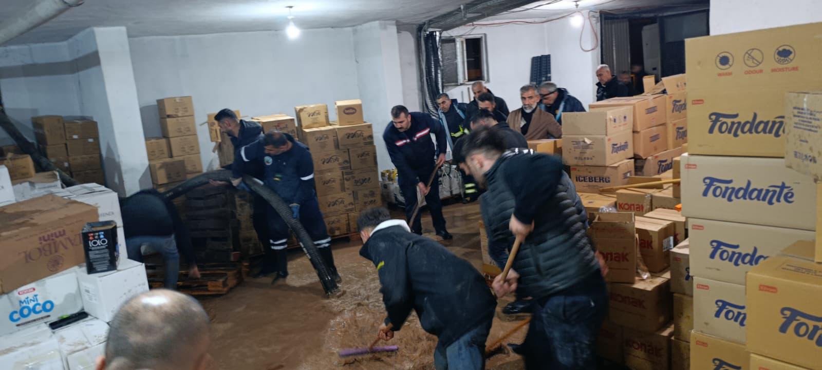 Siirt'te Sağanak Yağış Hayatı Olumsuz Etkiledi