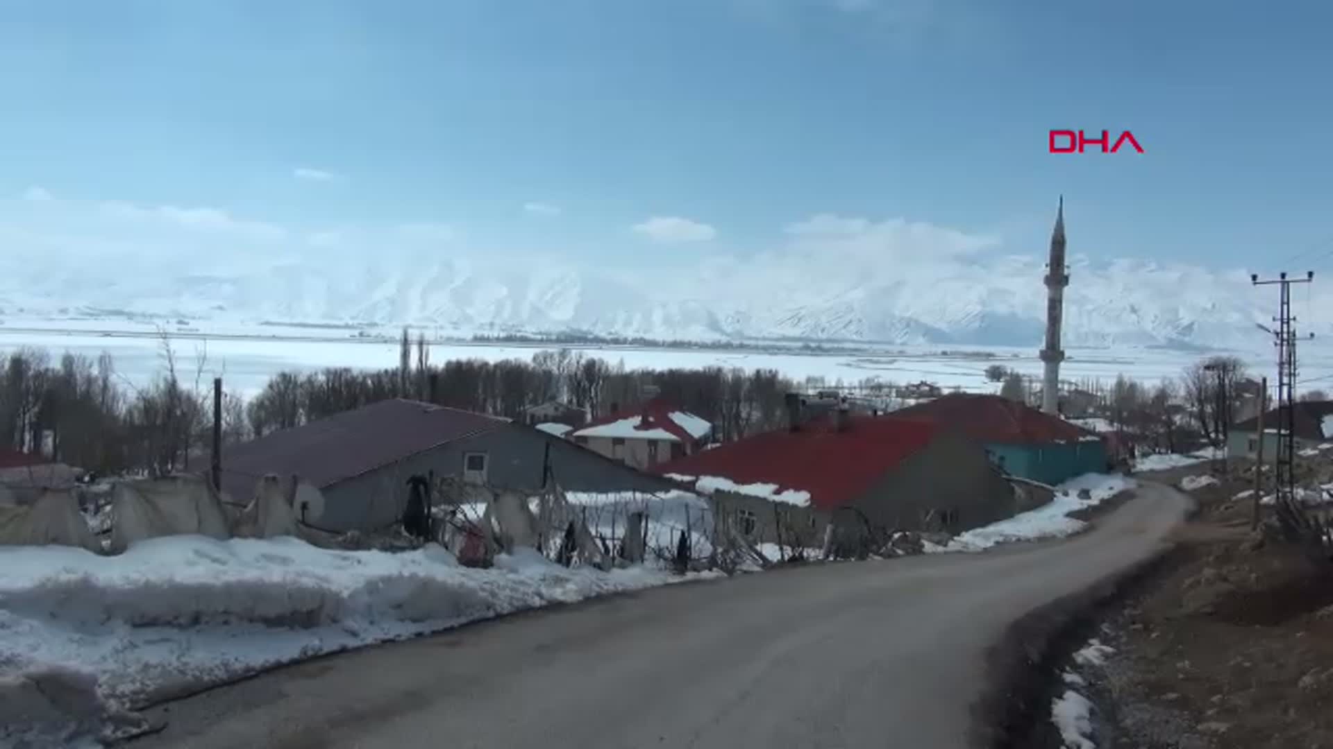 Hakkari'de Donmak Üzere Olan Leylek, 2.5 Aylık Bakım Sonrası Doğaya Salındı