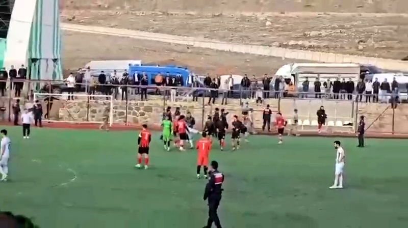 Afyon'da Amatör Maçta Gergin Anlar