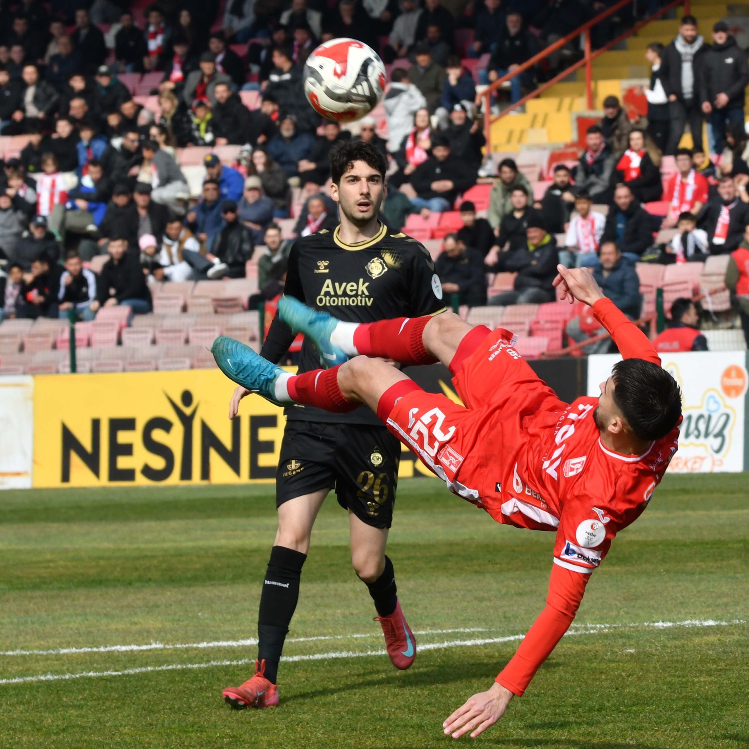 Altay, Hedef Düşme Hattından Uzaklaşmak için Mücadele Ediyor