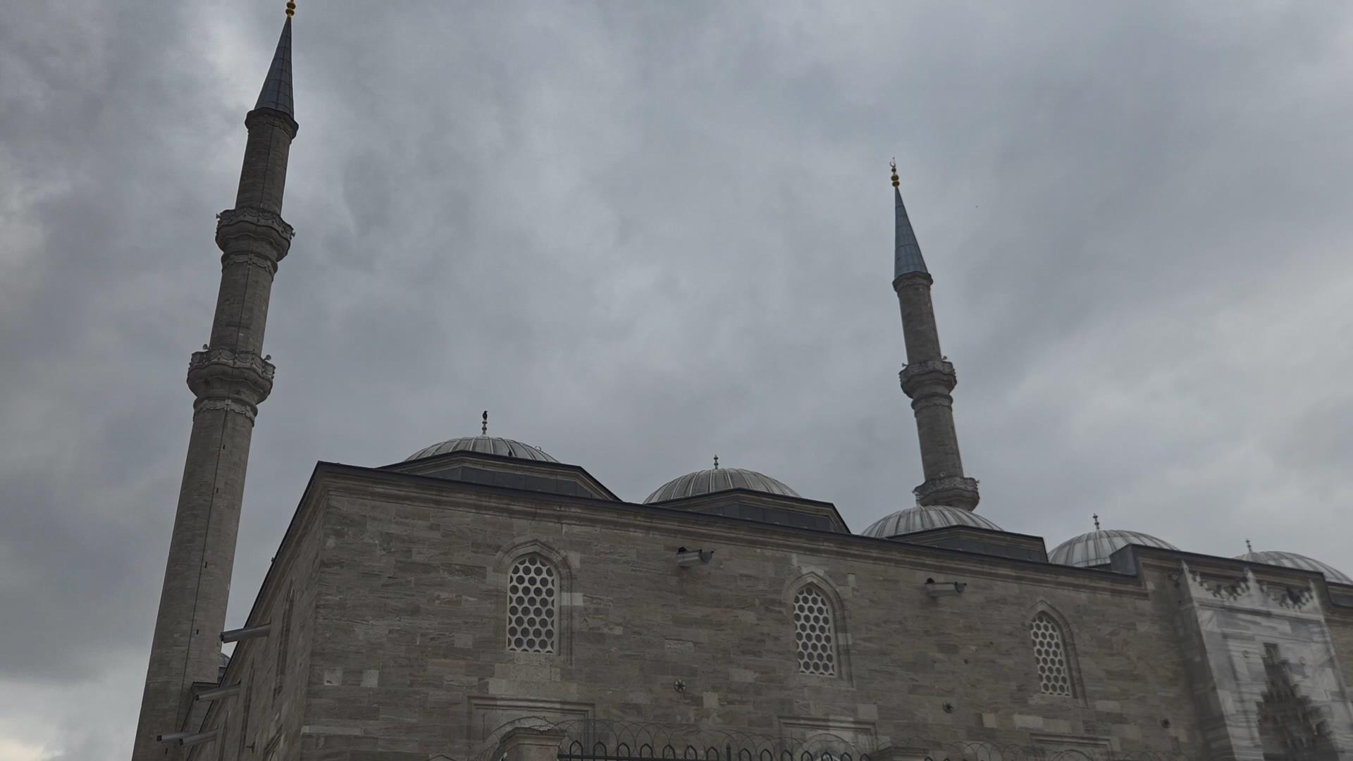 Prof. Dr. İlber Ortaylı İçin Fatih Camii'nde Cenaze Hazırlıkları Devam Ediyor