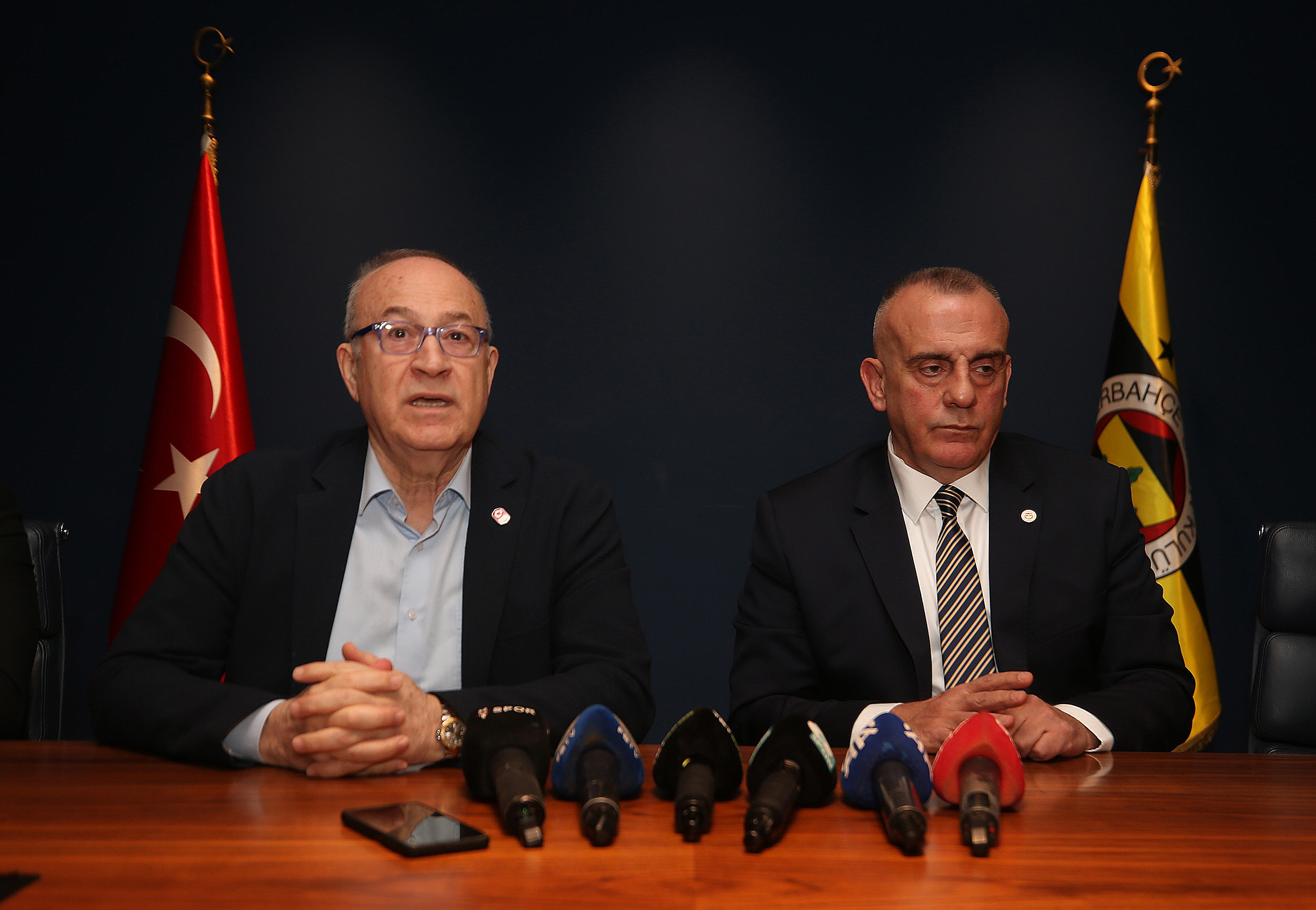Fenerbahçe'ye TMOK'tan İkinci Altın Şeref Bayrağı