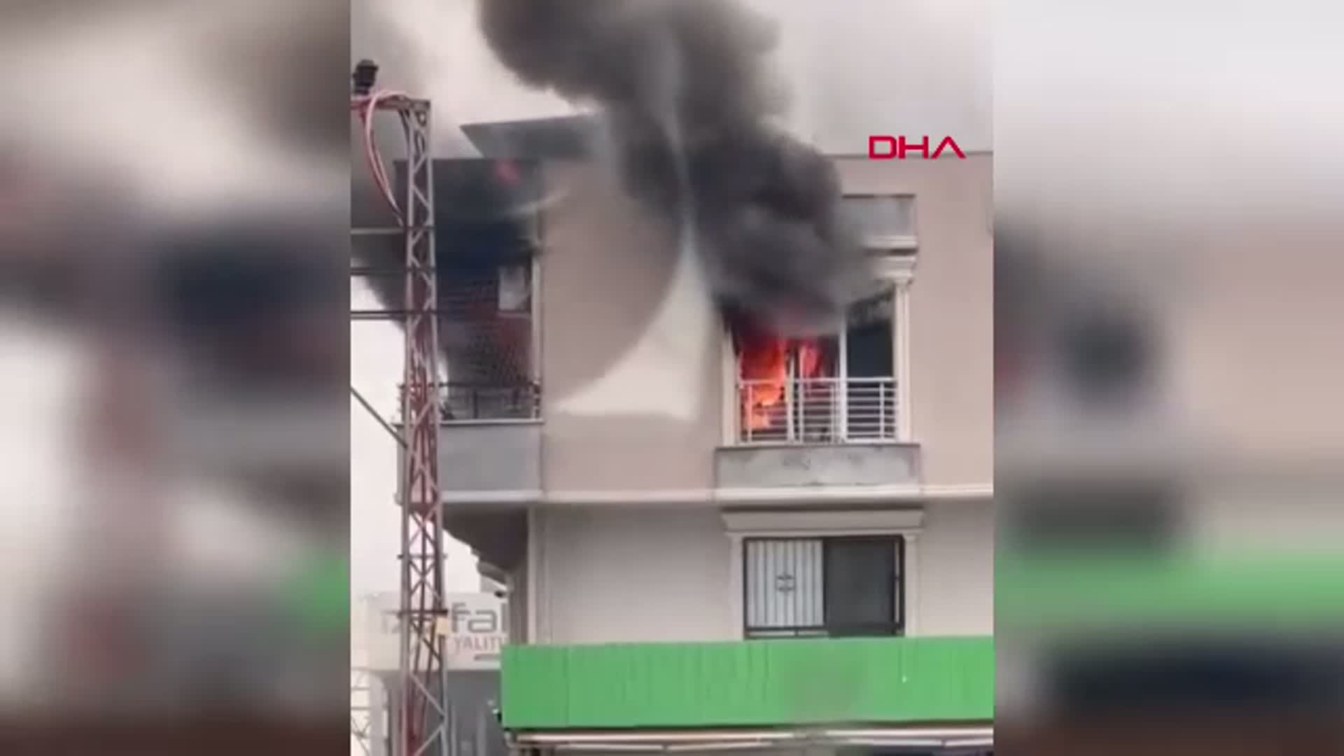 Batman'da Üç Katlı Apartmanda Korkutan Yangın