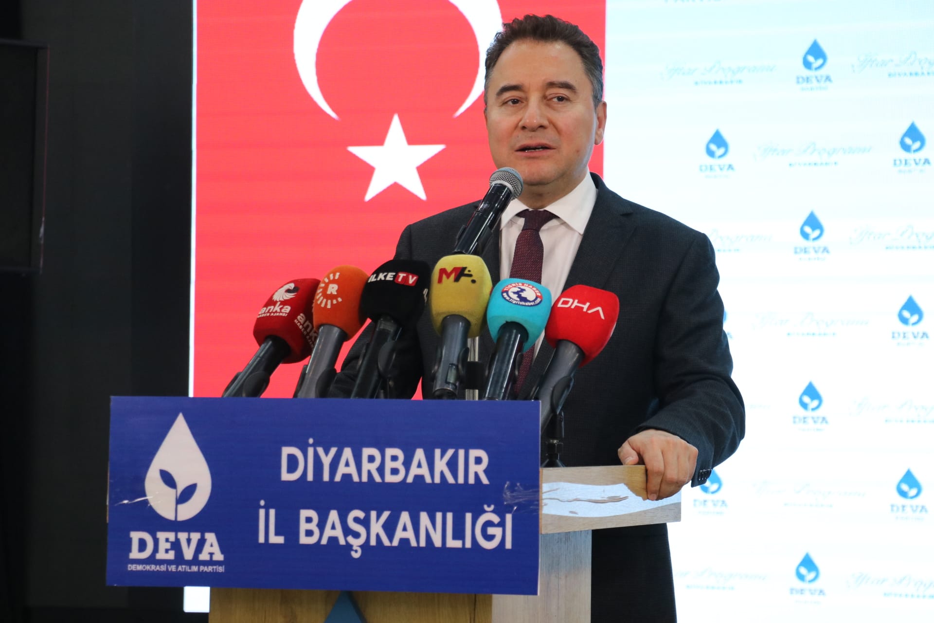 DEVA Partisi Genel Başkanı Babacan Diyarbakır'da Barış Mesajı Verdi