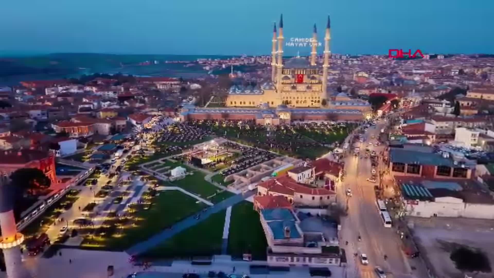 Selimiye Camisi Meydanında 7 Bin 500 Kişi Kadir Gecesi İftarında Buluştu