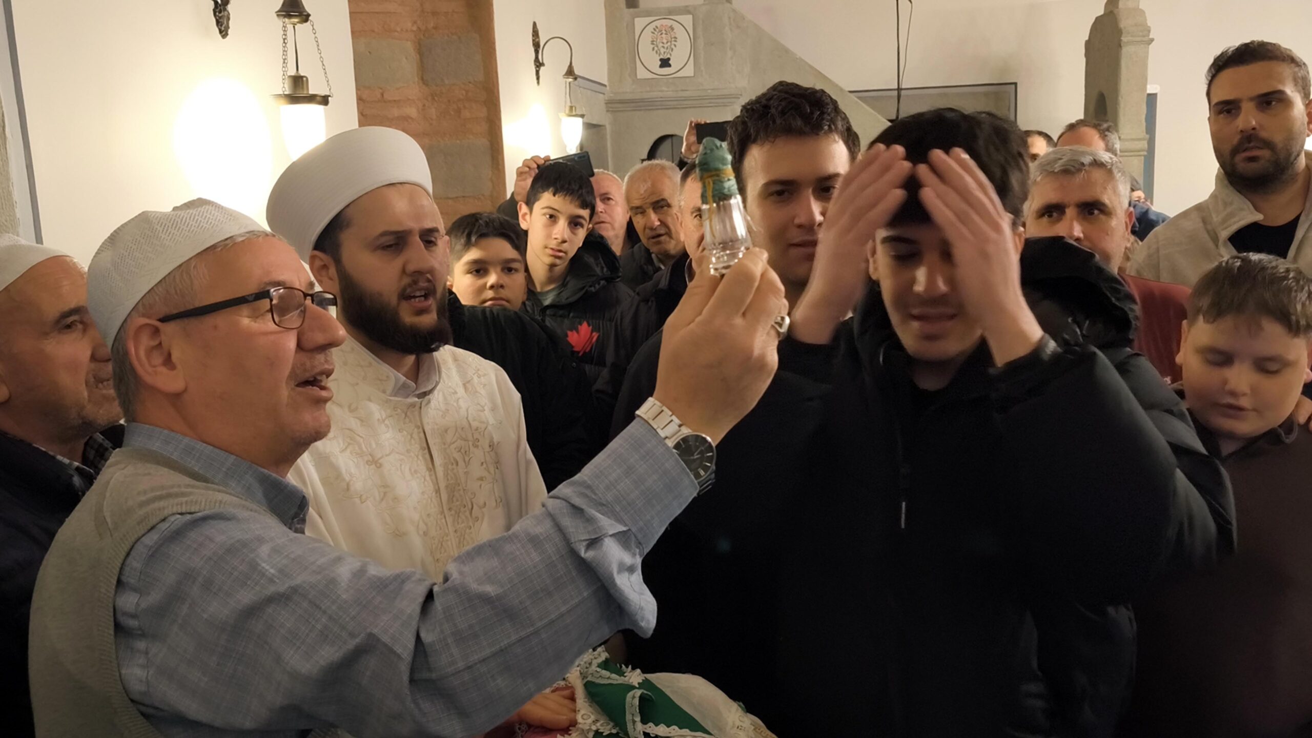 Kadir Gecesi'nde Sakal-ı Şerif, Tarihi Caminin Kapılarını Açtı