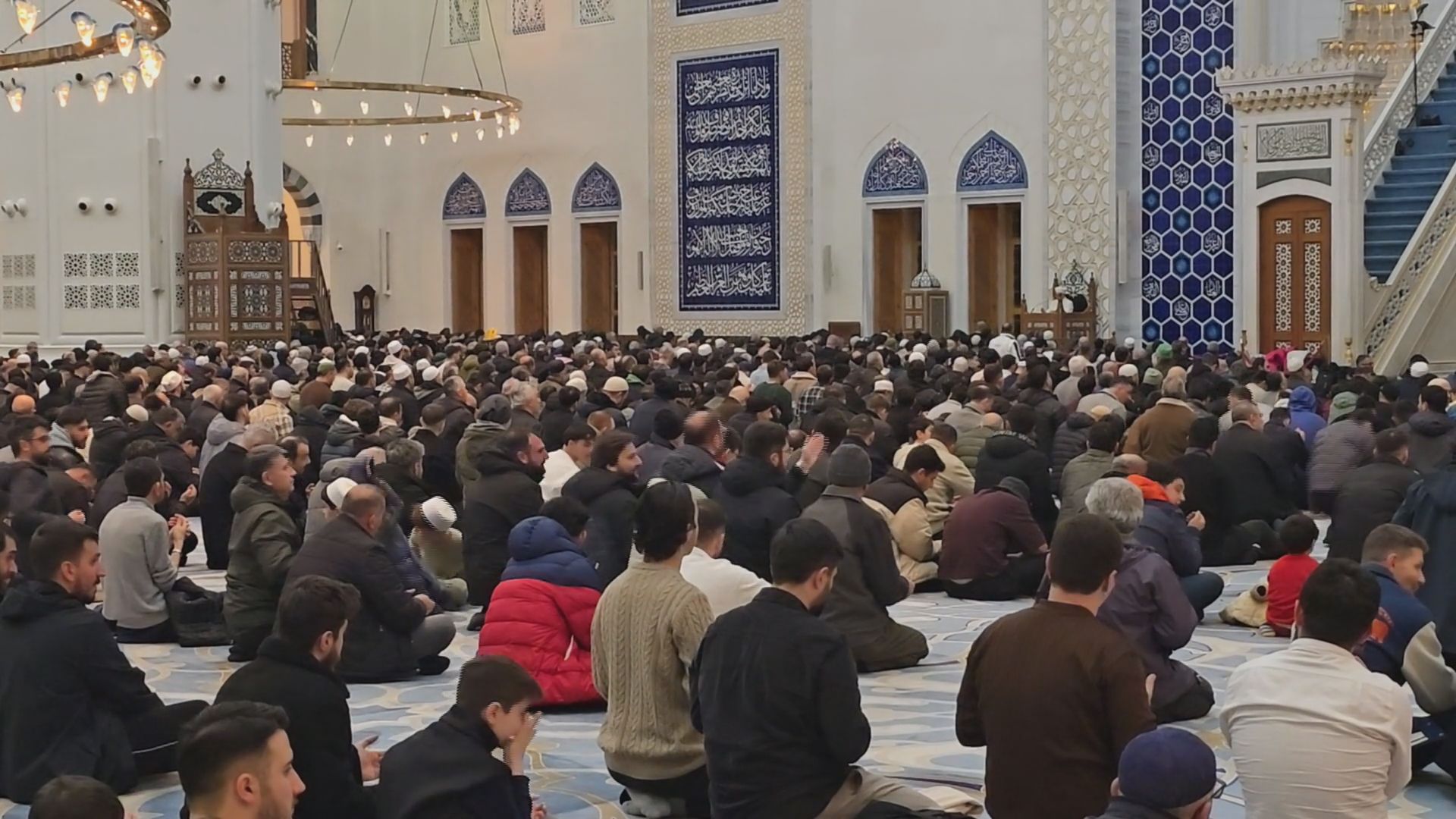 İstanbul'da Kadir Gecesi Coşkuyla Kutlandı