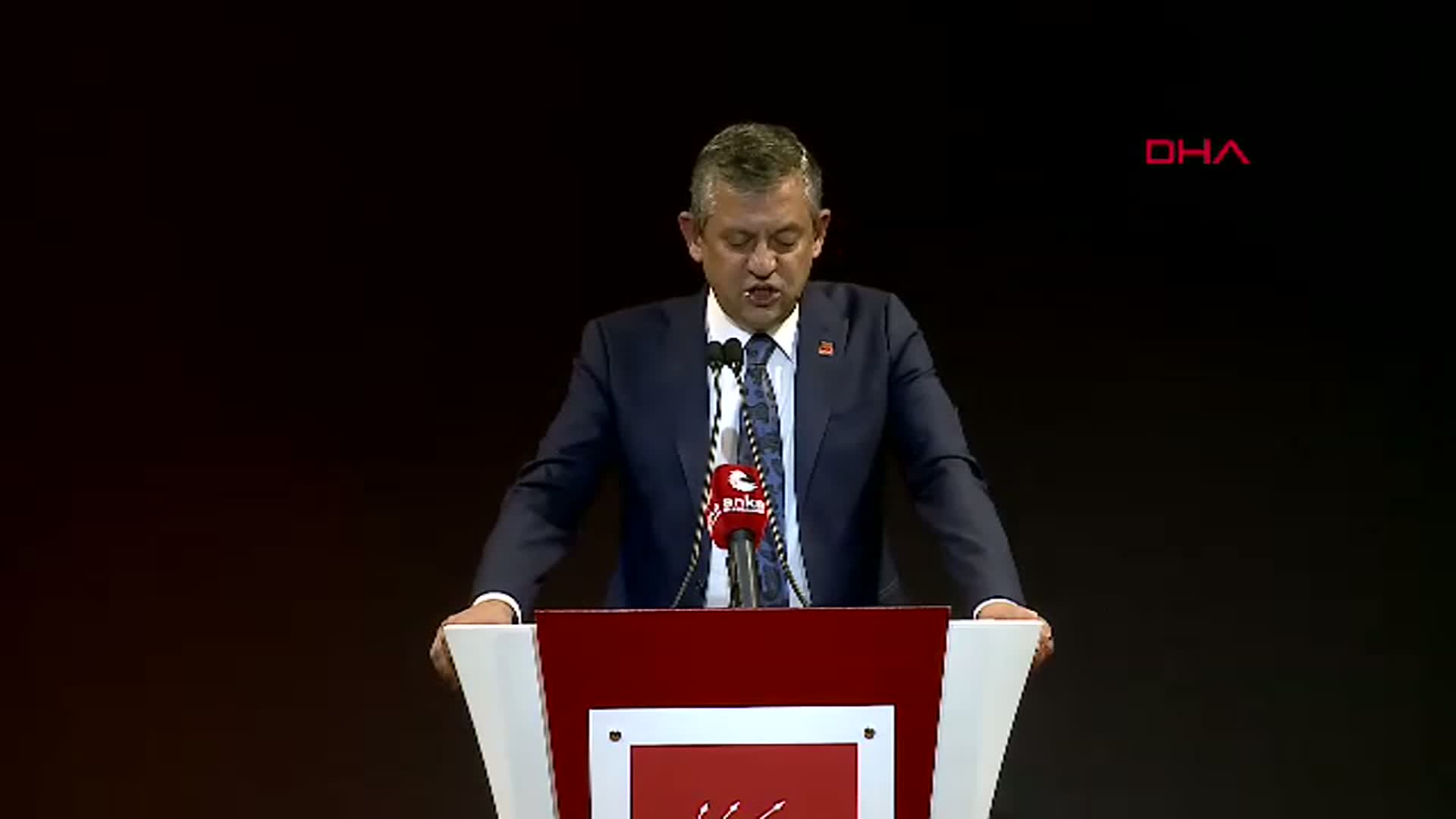 Özgür Özel, İktidarında 18 Kanun Teklifini Meclis'ten Geçireceğini Açıkladı
