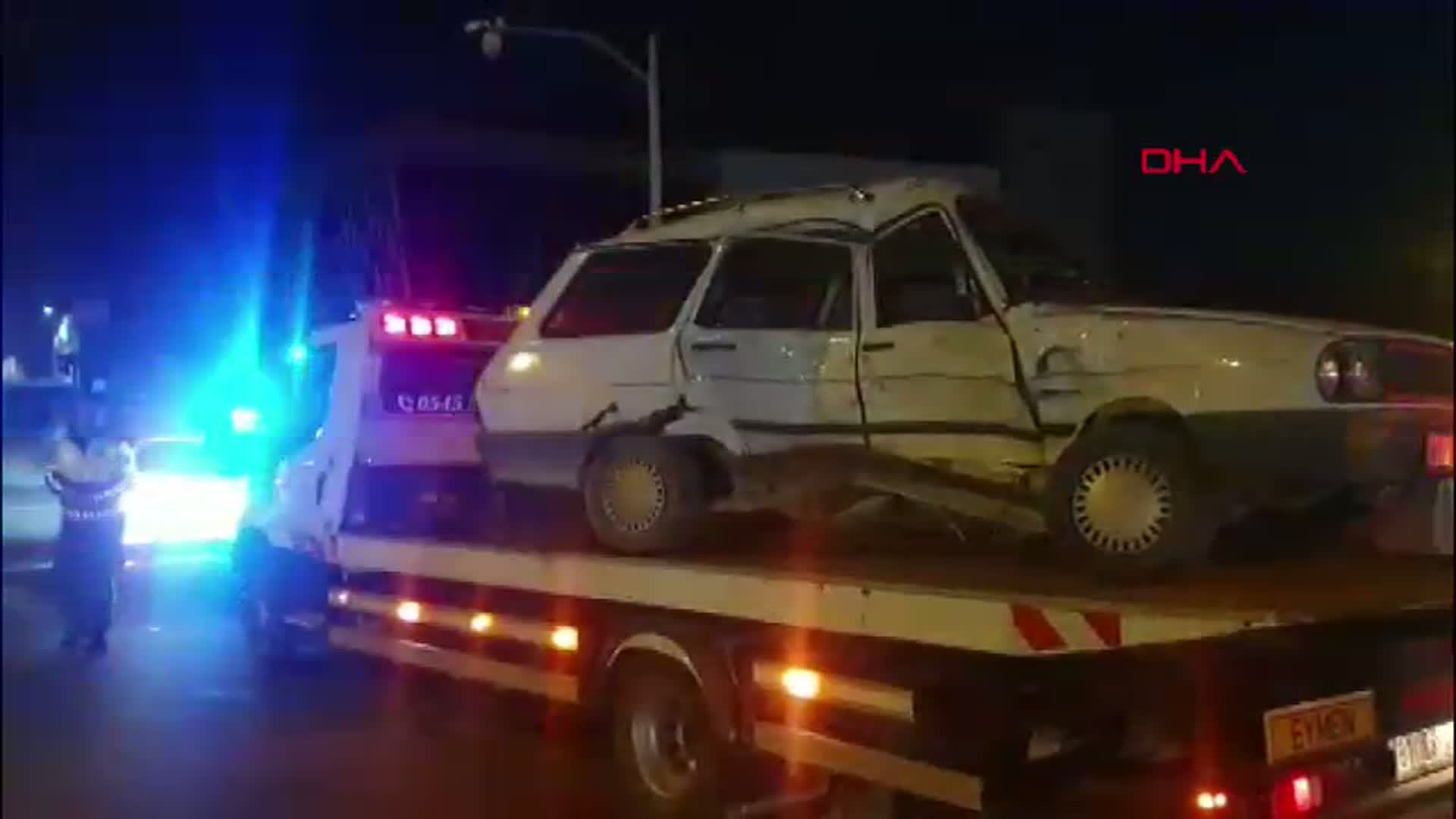 Düzce'de Kavşakta Otomobil ve Minibüs Çarpıştı: 3 Kişi Yaralandı