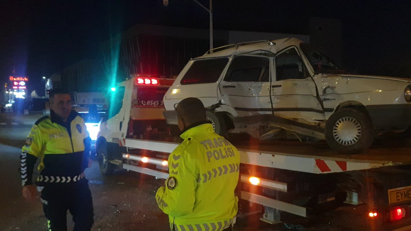 Düzce'de Kavşakta Feci Kaza: 3 Yaralı