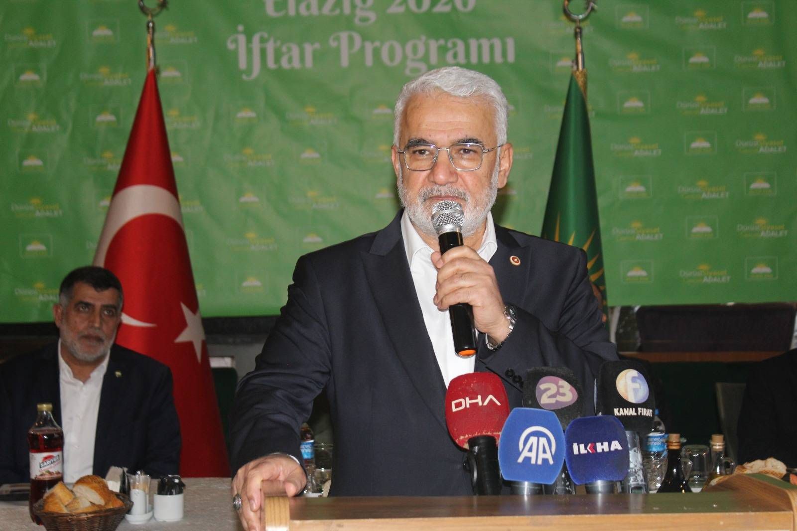 Zekeriya Yapıcıoğlu'ndan Önemli Açıklamalar: 'Bu Oyuna Gelmeyeceğiz'