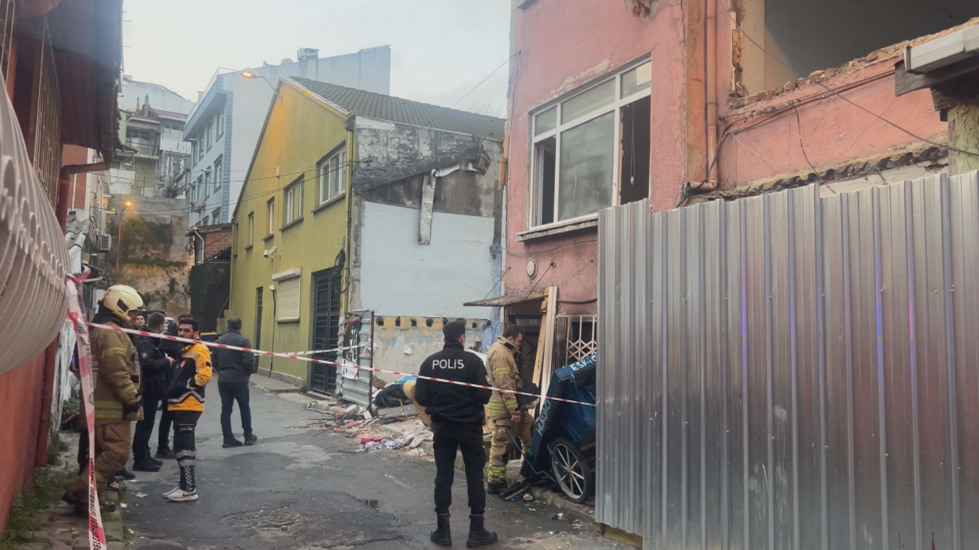 Beyoğlu'nda Korkunç Yangın: 2 Yaşındaki Bebek Hayatını Kaybetti