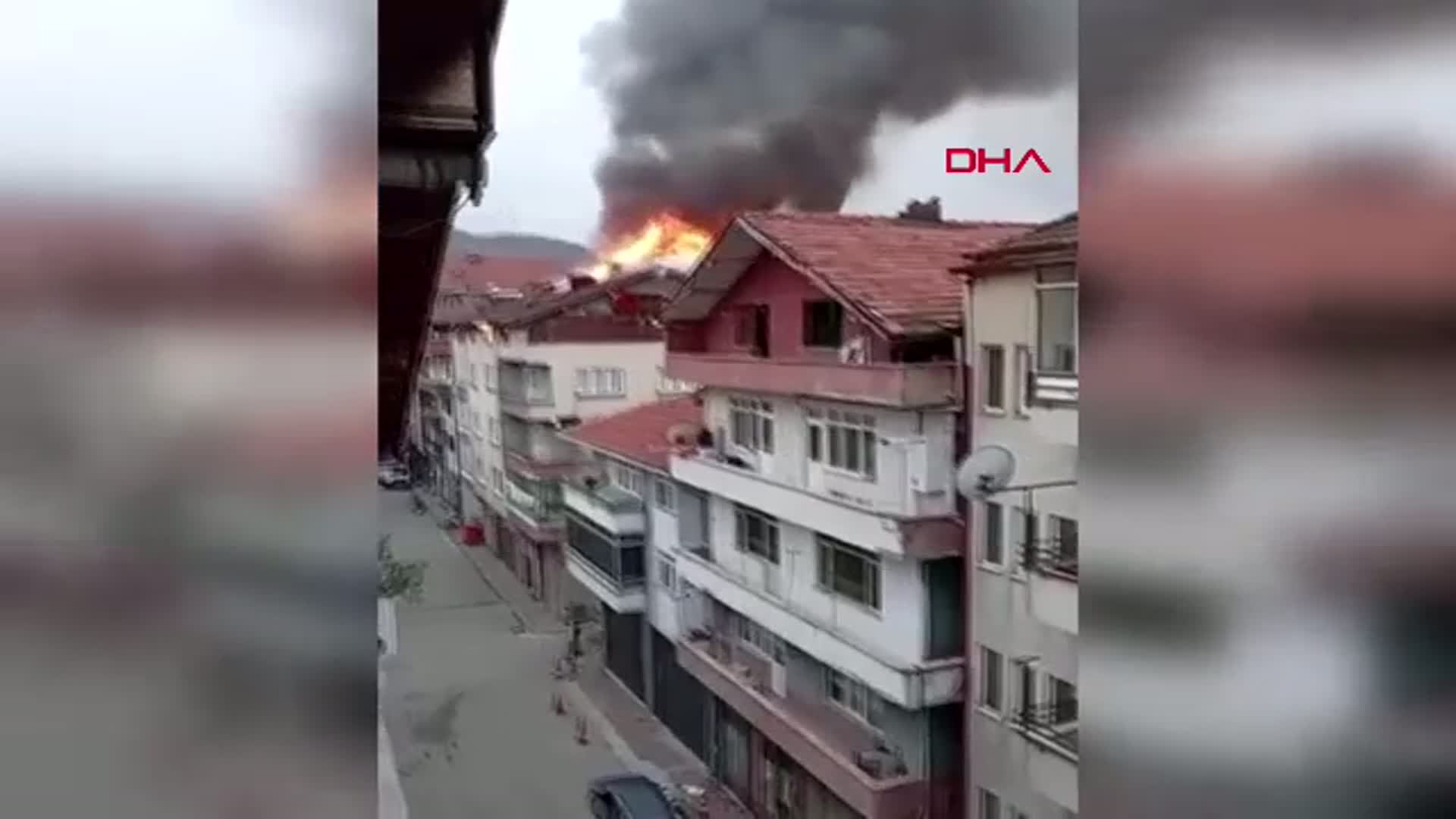 Bartın'da 4 Katlı Bina Çatısında Yangın