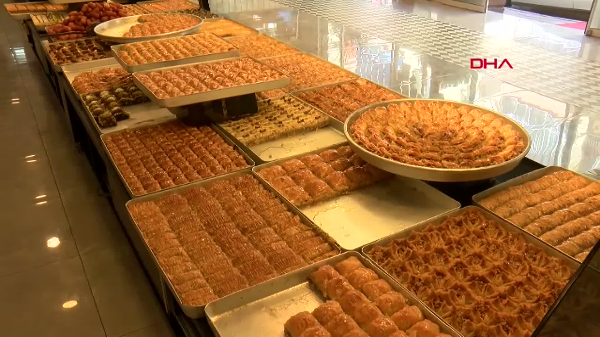 Antalya'da Baklava Çeşitleri Zenginleşti: Bayramda Hafif Tatlılara Yoğun İlgi