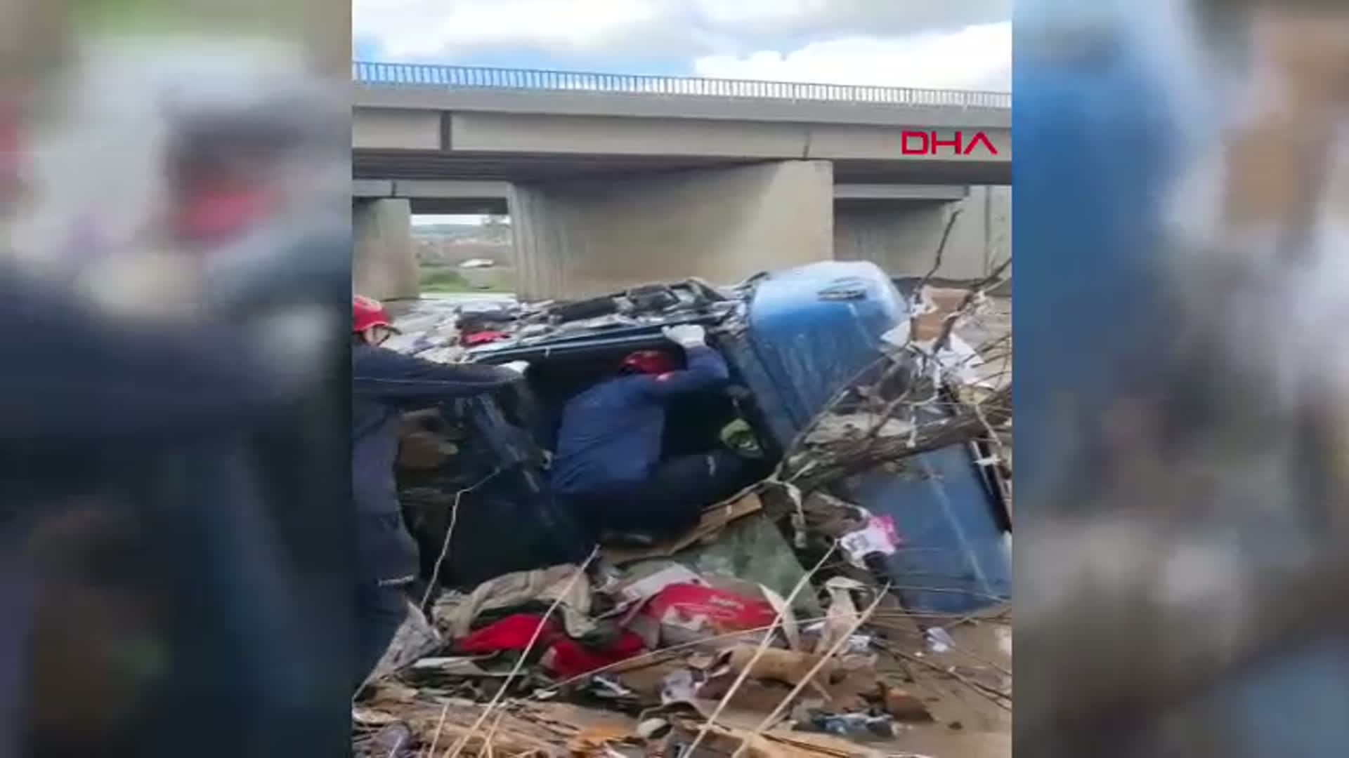 Osmaniye'de Çaya Uçan TIR'ın Şoförü Hayatını Kaybetti