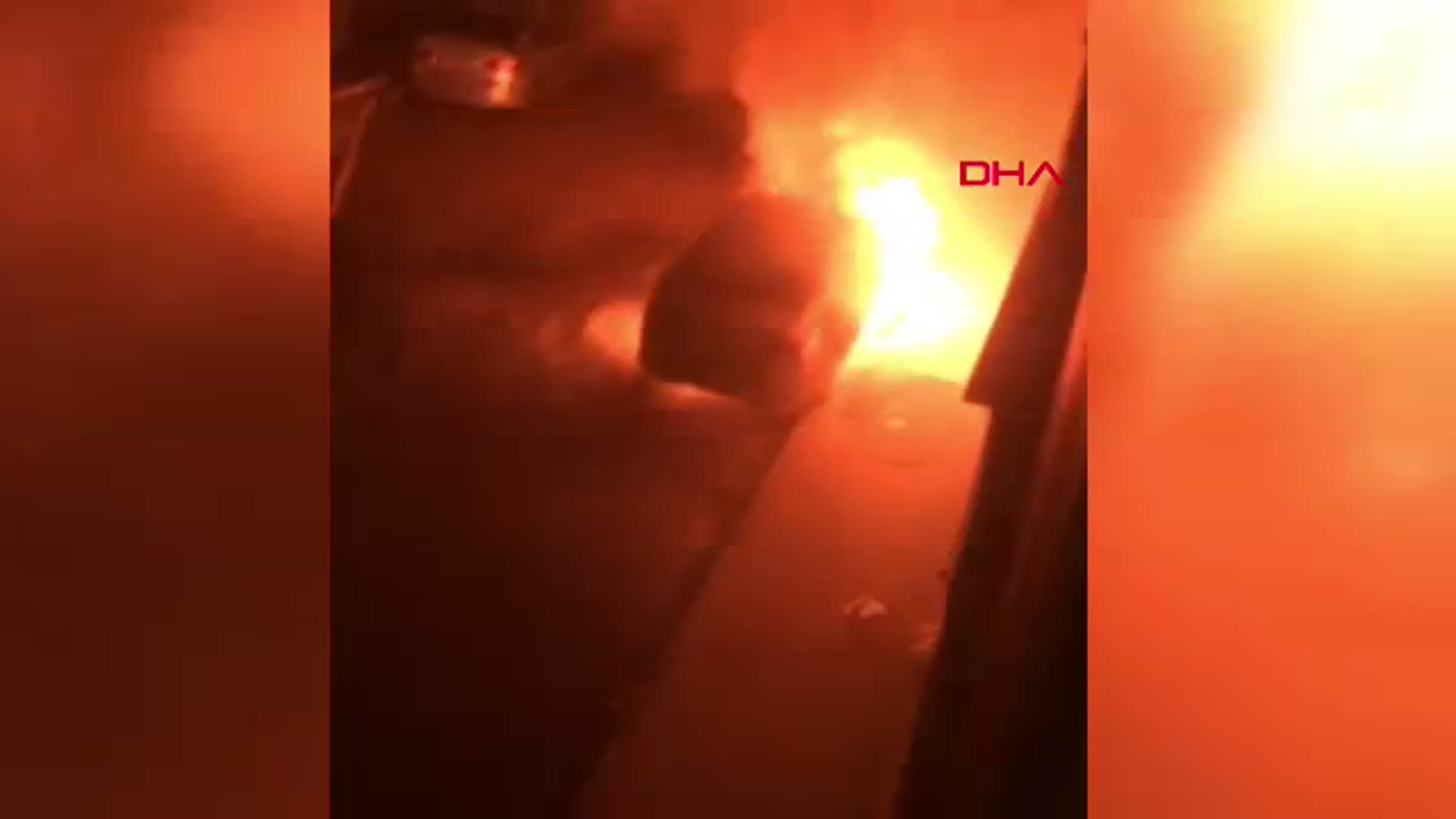 İzmir'de Trafik Polisinin Aracına Kundaklama Davasında Cezalar Düşürüldü