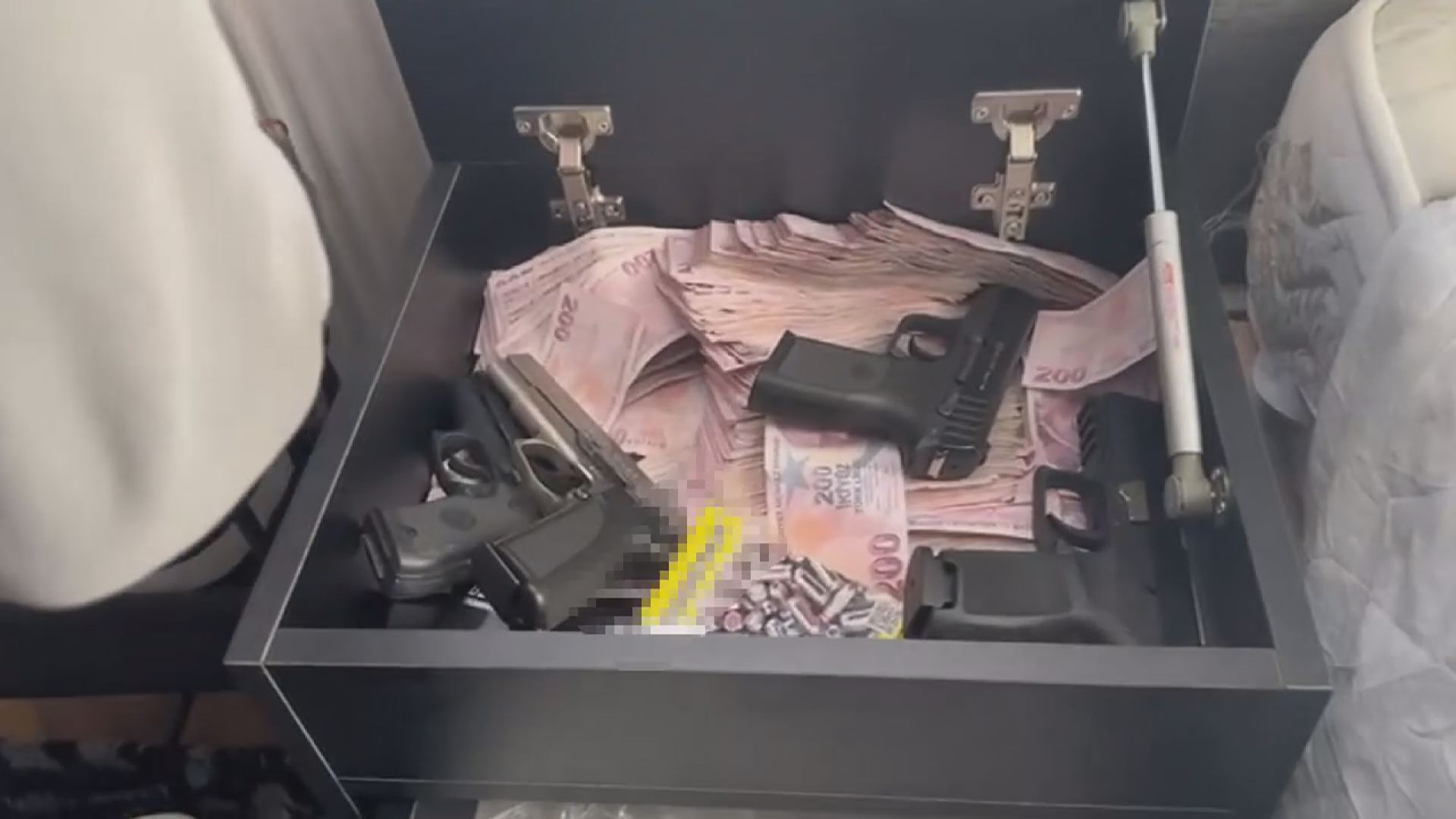 Maltepe'de Büyük Uyuşturucu Operasyonu: Silah ve Para Ele Geçirildi