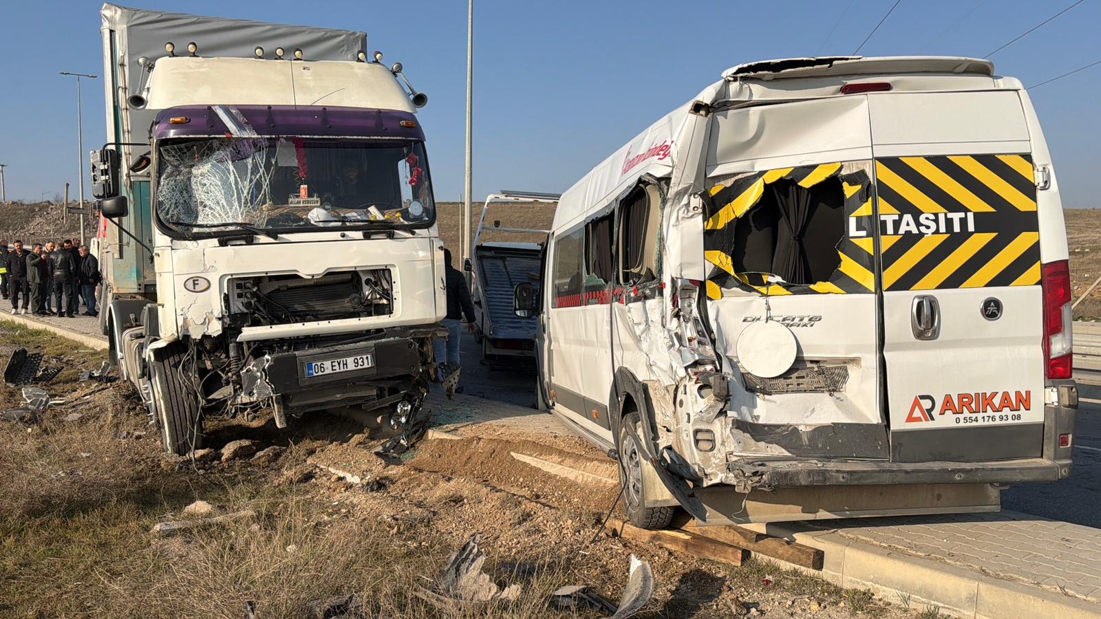 Eskişehir'de TIR Kazası: 12 Yaralı