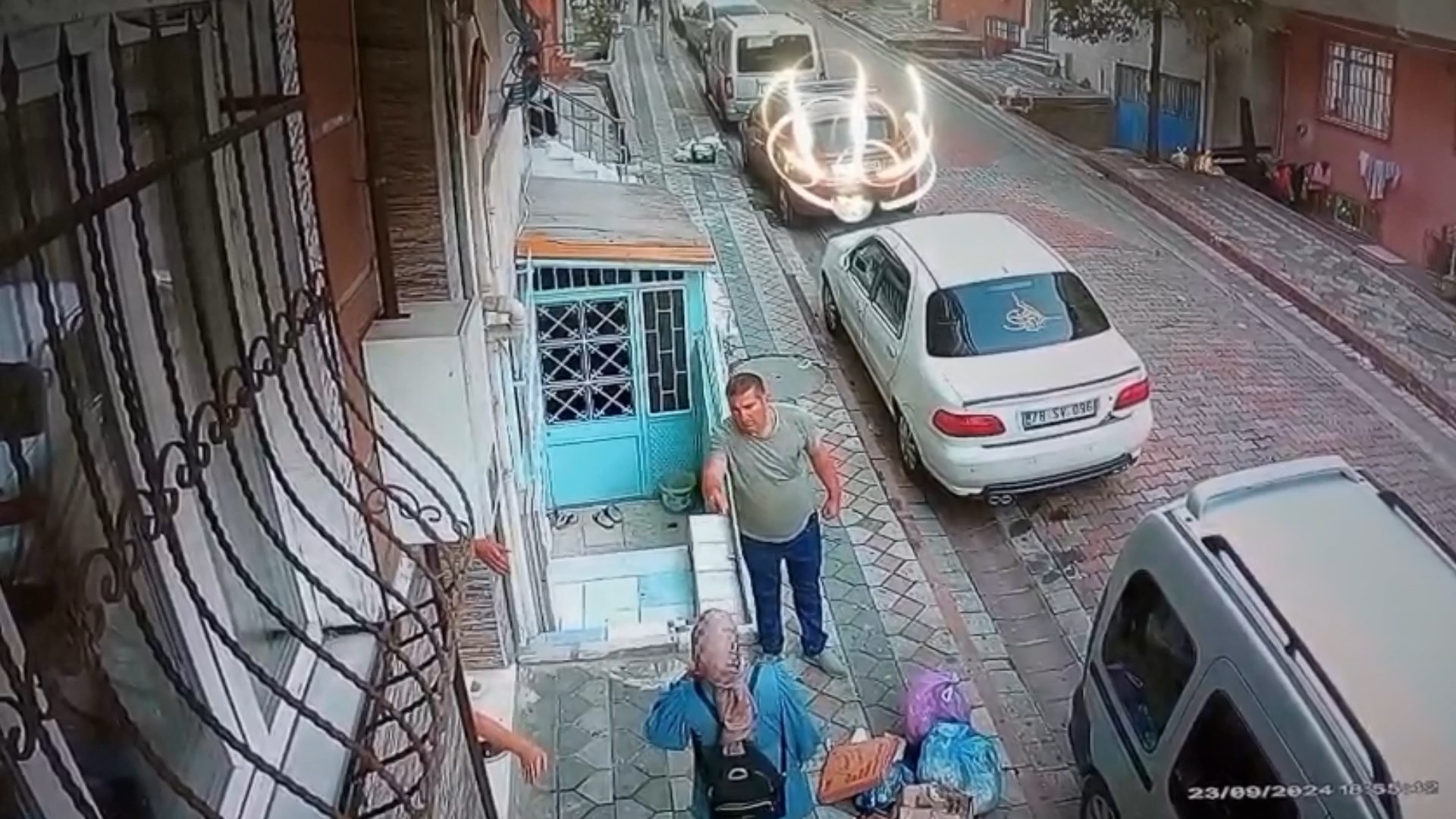 Sultangazi'de Komşu Kavgası: Yılların Husumeti Sokakta Patlak Verdi