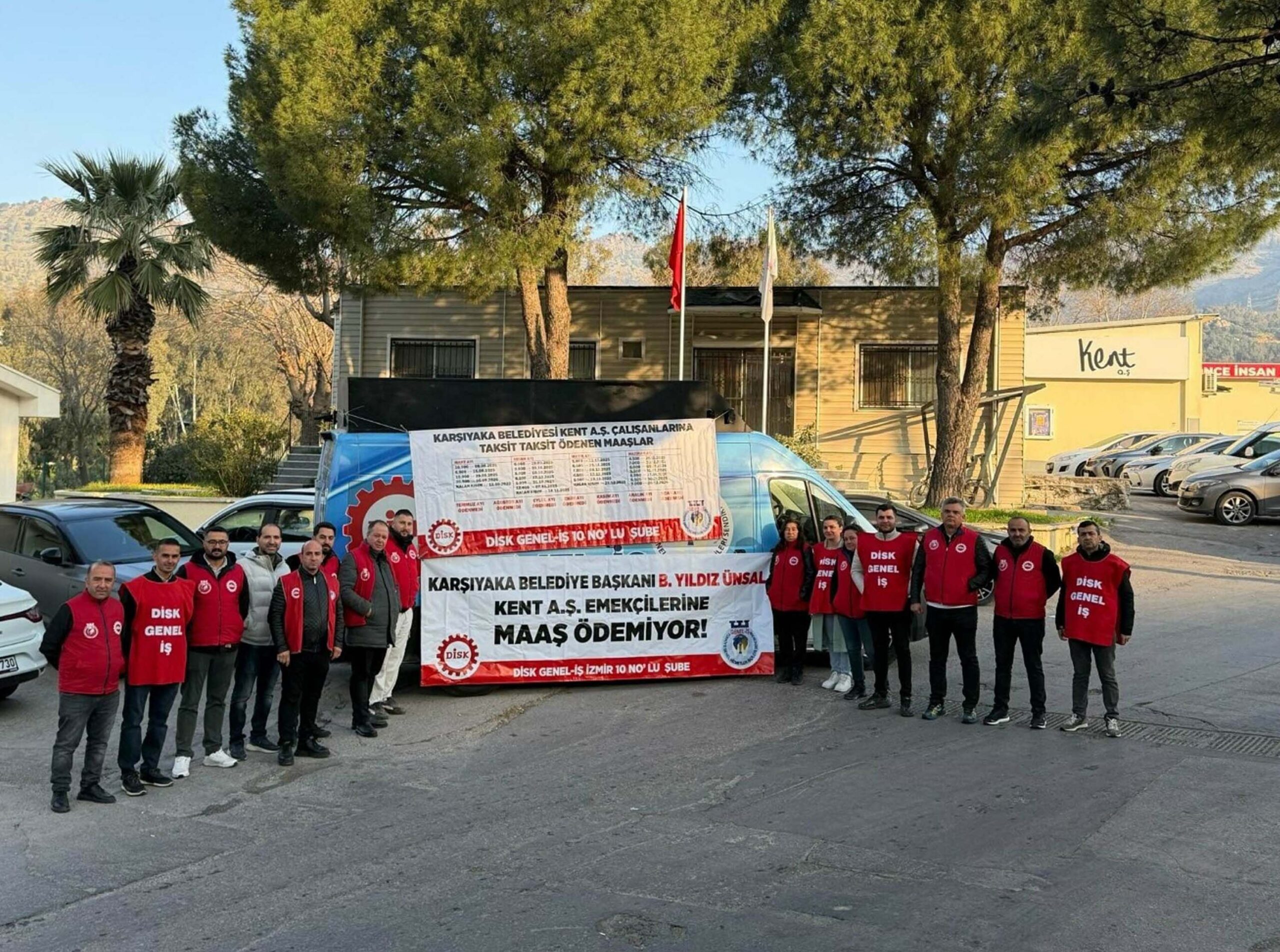 İzmir'de İşçilerin Bayram Protestosu: Hak İhlalleri Sürüyor