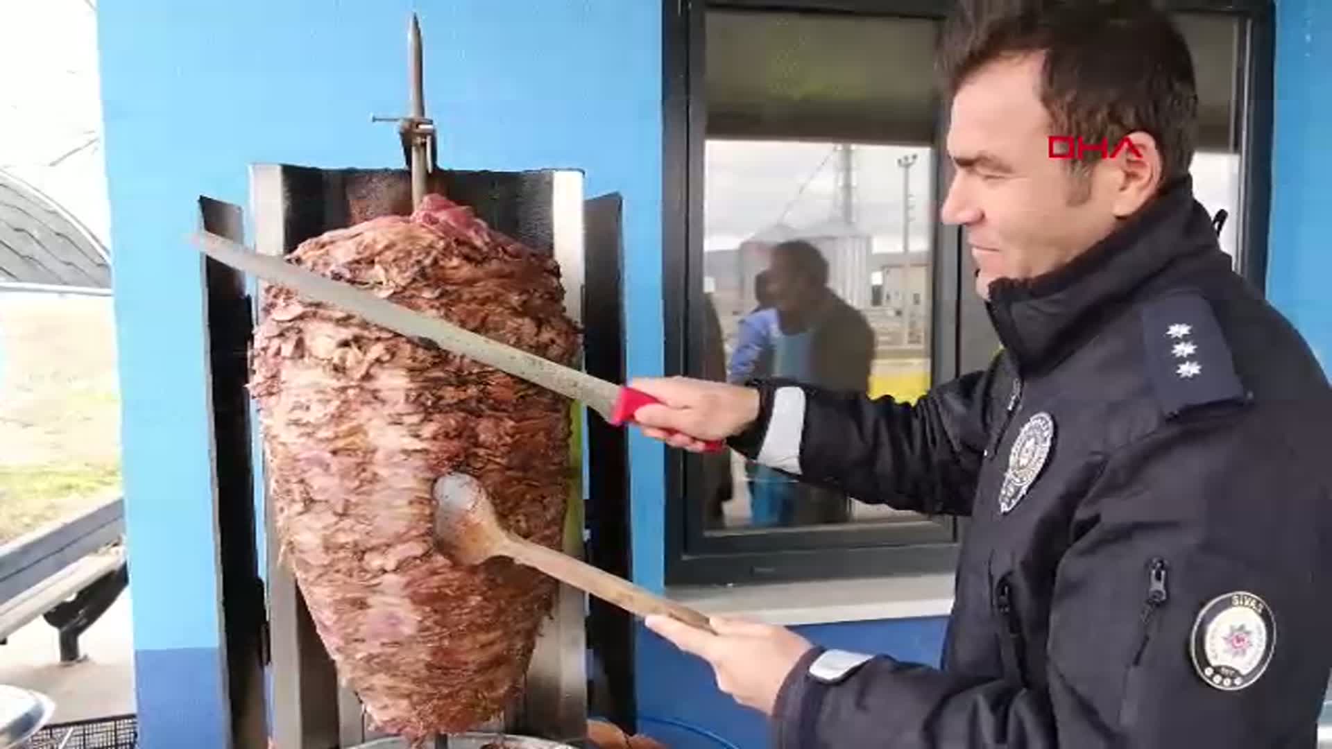 Sivas'ta Polisten Sürücülere İftar İkramı: Döner ve Ayran