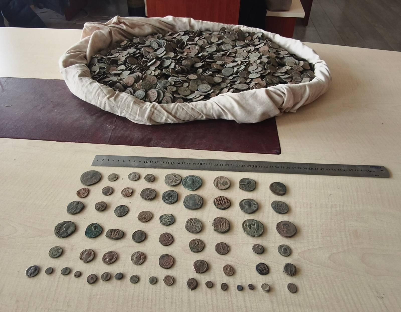 Sancaktepe'de Tarihi Eser Kaçakçılığına Dev Operasyon: 8.582 Parça Eser Ele Geçirildi