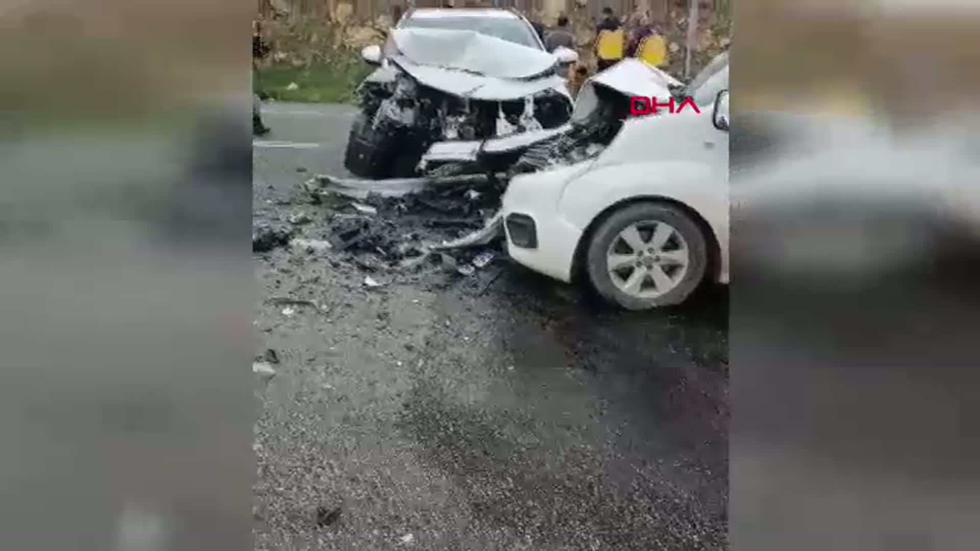 Diyarbakır'da Trafik Kazası: Hafif Ticari Araç ve Cip Çarpıştı, 6 Yaralı