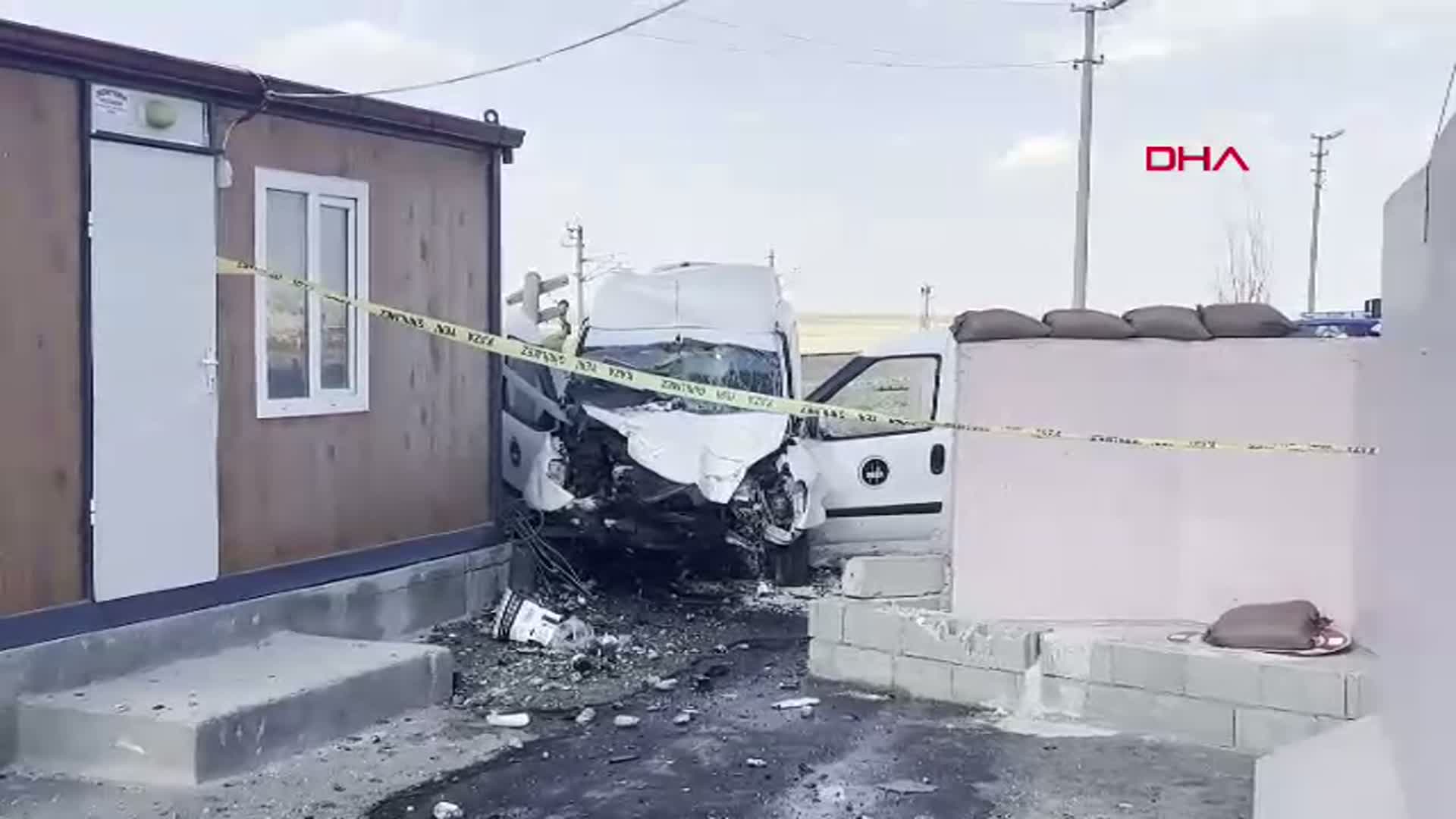 Niğde'de Feci Kaza: Hafif Ticari Araç Bariyere Çarparak Sürücüsünü Hayatından Etti