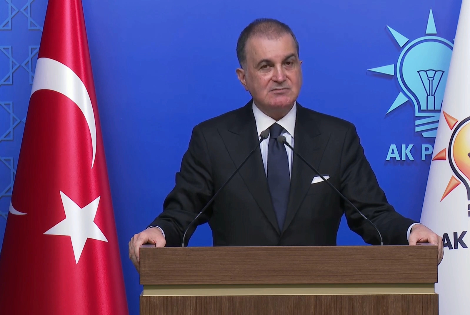 Ömer Çelik: Türkiye Bu Ateşten Uzak Duracaktır