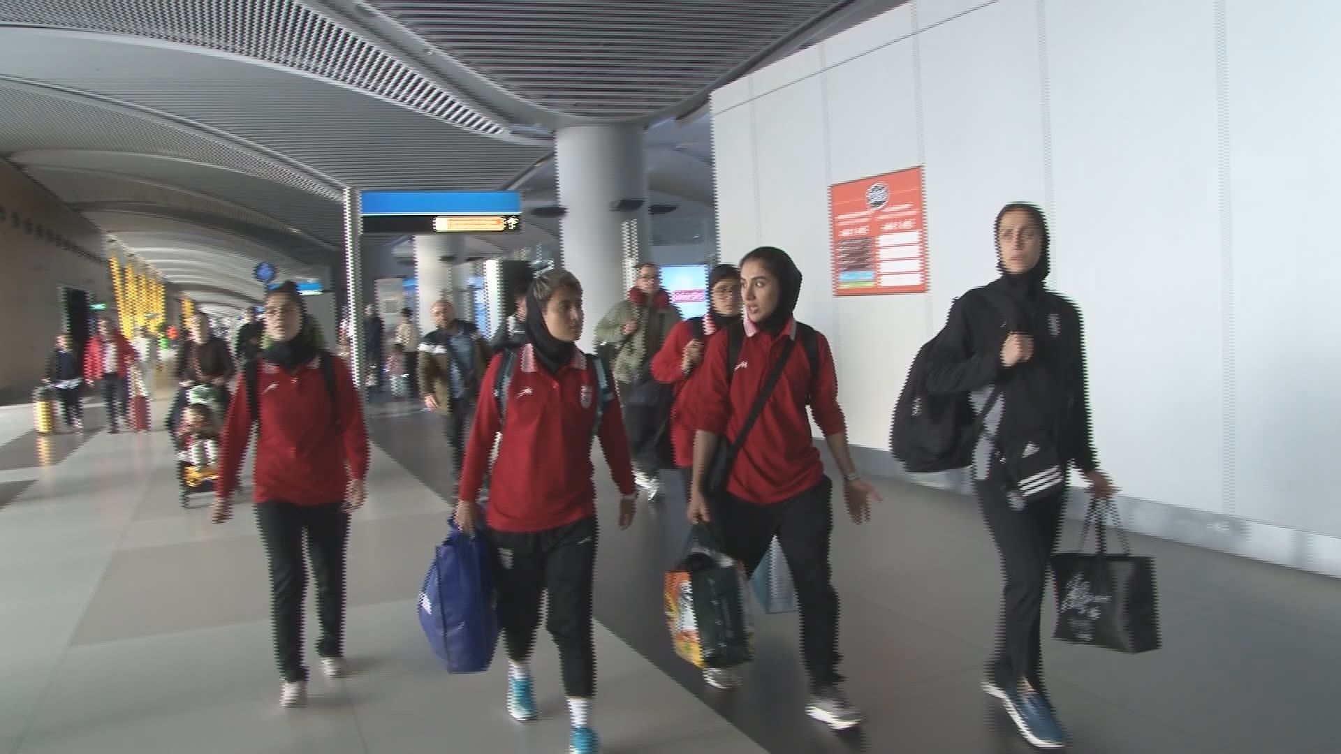 İran Kadın Milli Futbol Takımı İstanbul'a Varışını Gerçekleştirdi