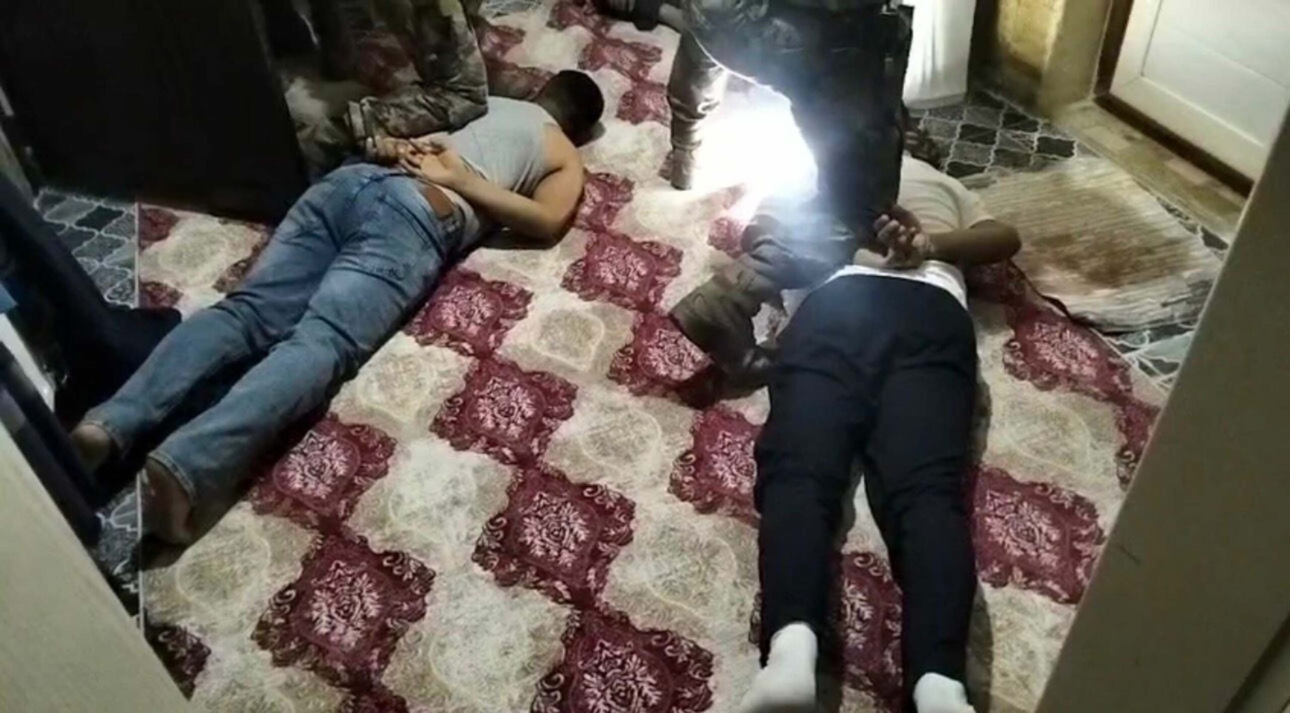 İzmir'de Silahlı Saldırı: İki Şüpheli Tutuklandı