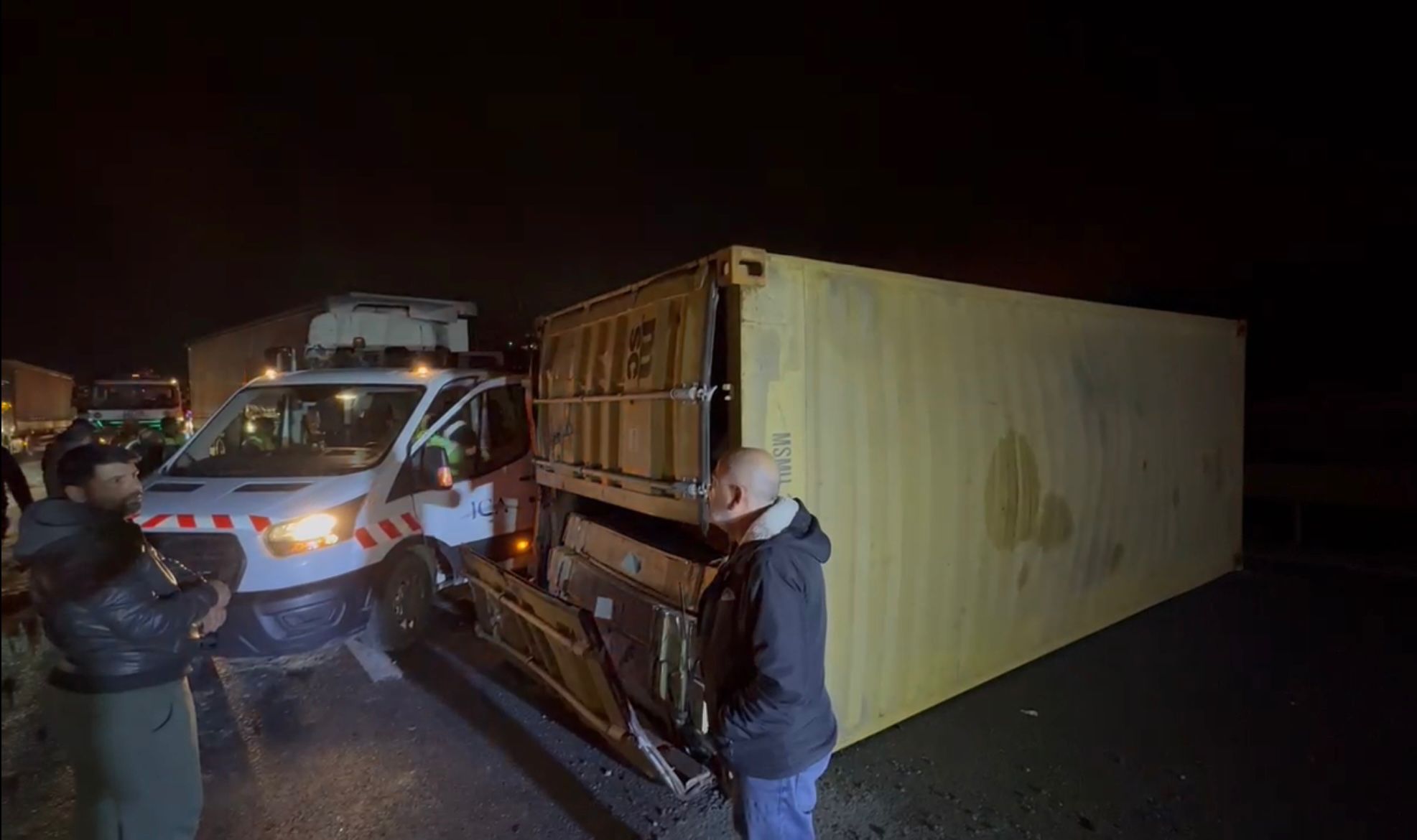 Kuzey Marmara Otoyolu'nda TIR Çarpışması: 2 Yaralı