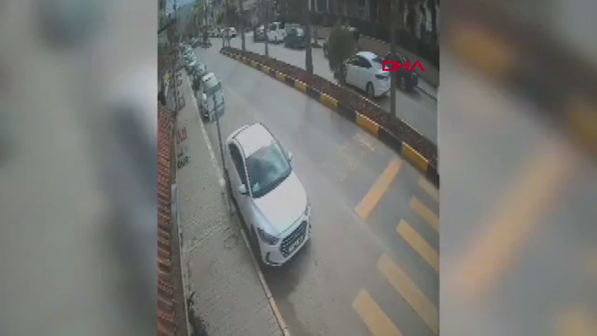 Hatay'da Motosiklet Kazası: 2 Yaralı, Kaza Anı Kamerada